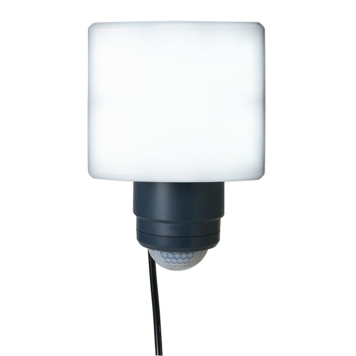 【新品】ムサシ 人感センサーライト 18W ワイド追尾式 LEDセンサーライト LED-AC1017TA 24時間警戒灯 常夜灯機能付き 防水 防犯 照明 屋外 屋内 防犯ライト コンセント式 2000ルーメン IP65