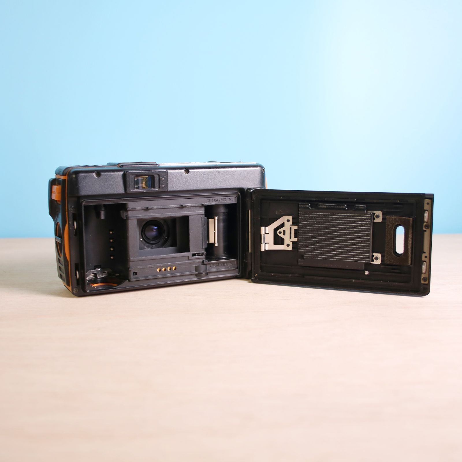 ❁動作OK❁綺麗なカメラです❁コニカ 現場監督 28 WB ECO オレンジ