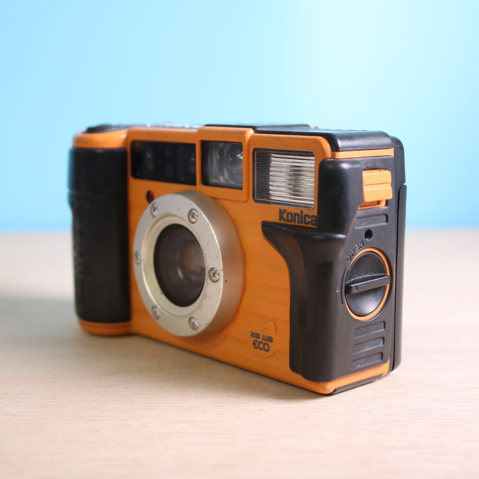 完動品◎コニカ 現場監督 28 WB ECO オレンジ フィルムカメラ #641 Konica 現場監督 28WB ECOの使い方 | Totte Me Camera