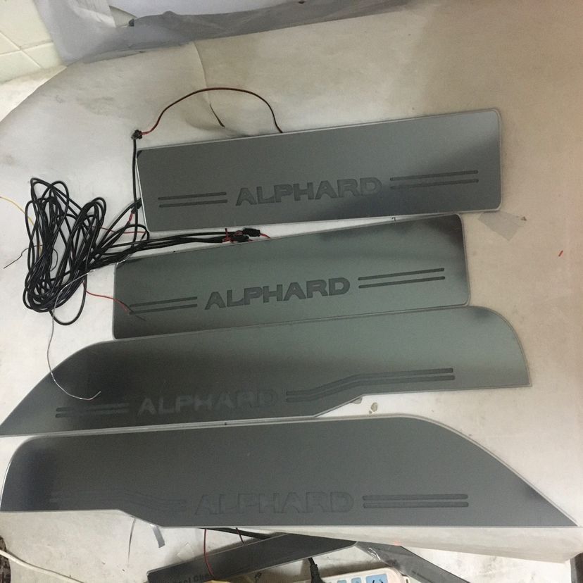 アルファード スカッフプレート LED 青 ブルー 光る 流れる