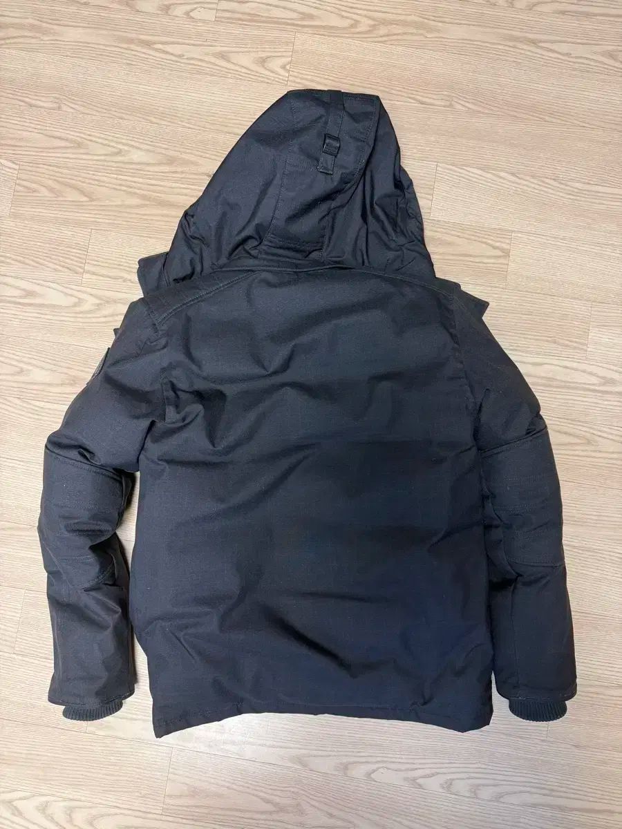 カナダ グース BLACK LABEL - メルカリ