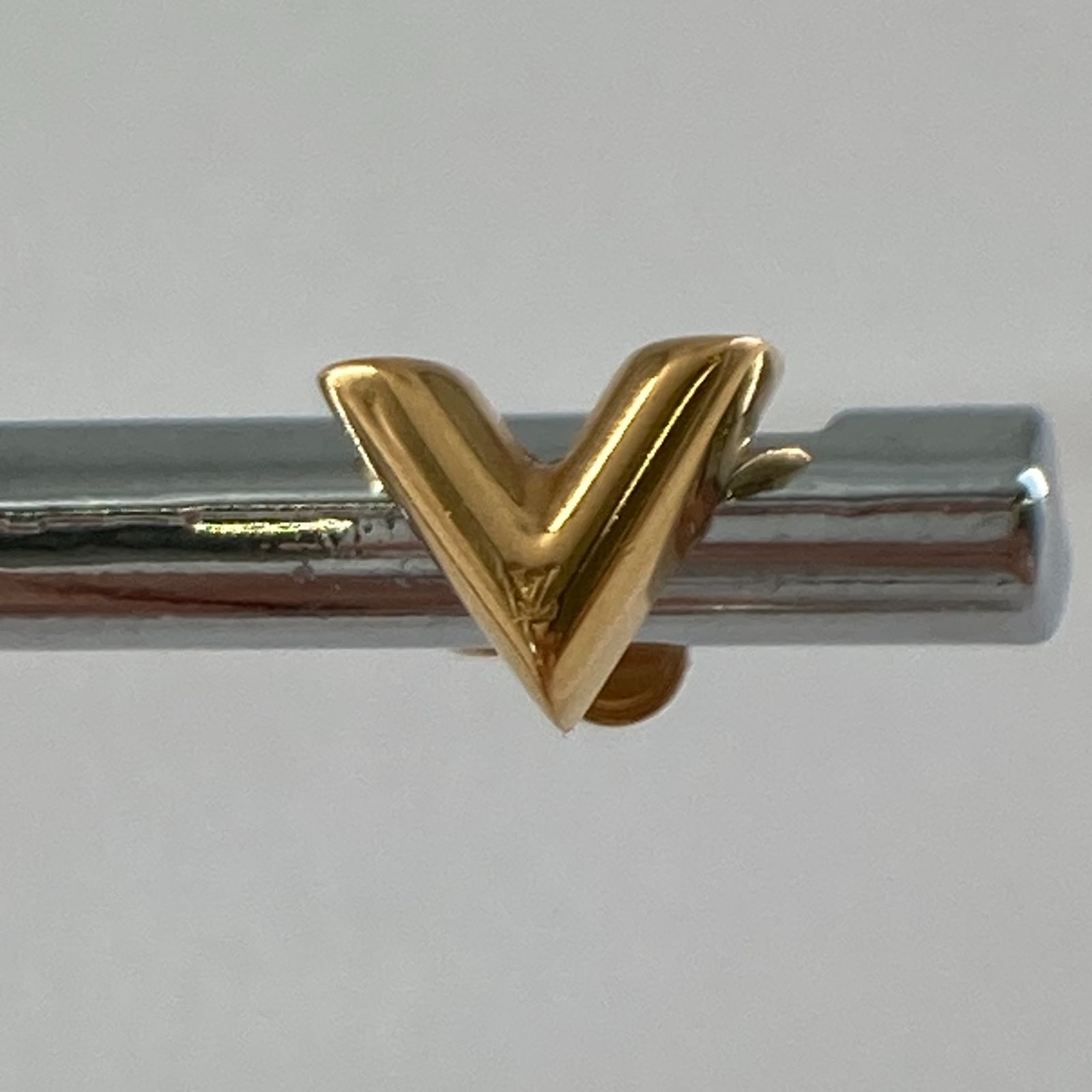 LOUIS VUITTON(ルイヴィトン) エッセンシャルV ピアス GP M68153