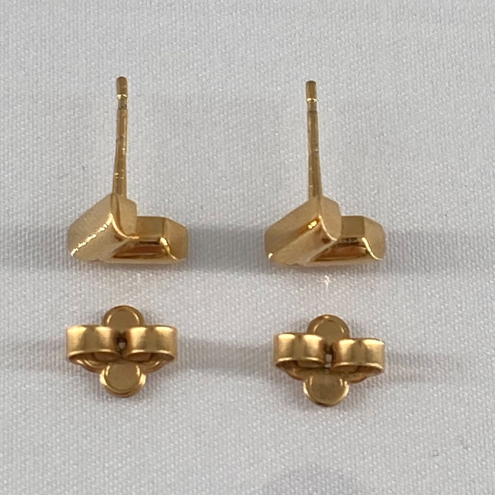 LOUIS VUITTON(ルイヴィトン) エッセンシャルV ピアス GP M68153