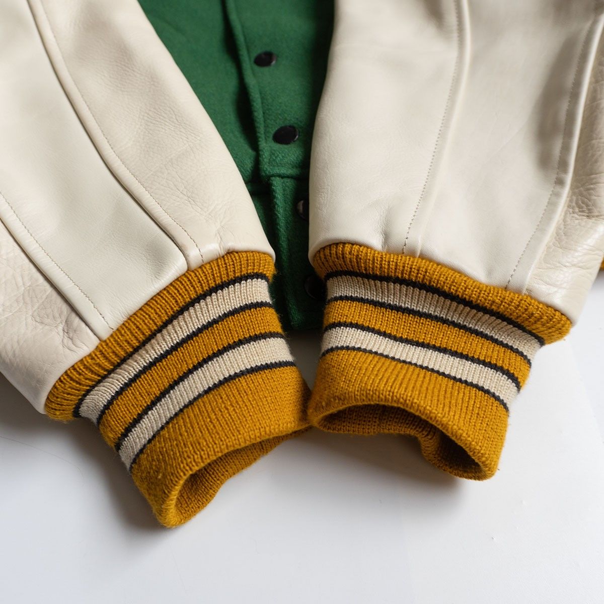 美品】WHITESVILLE【フルデコ レザースリーブ スタジャン】38