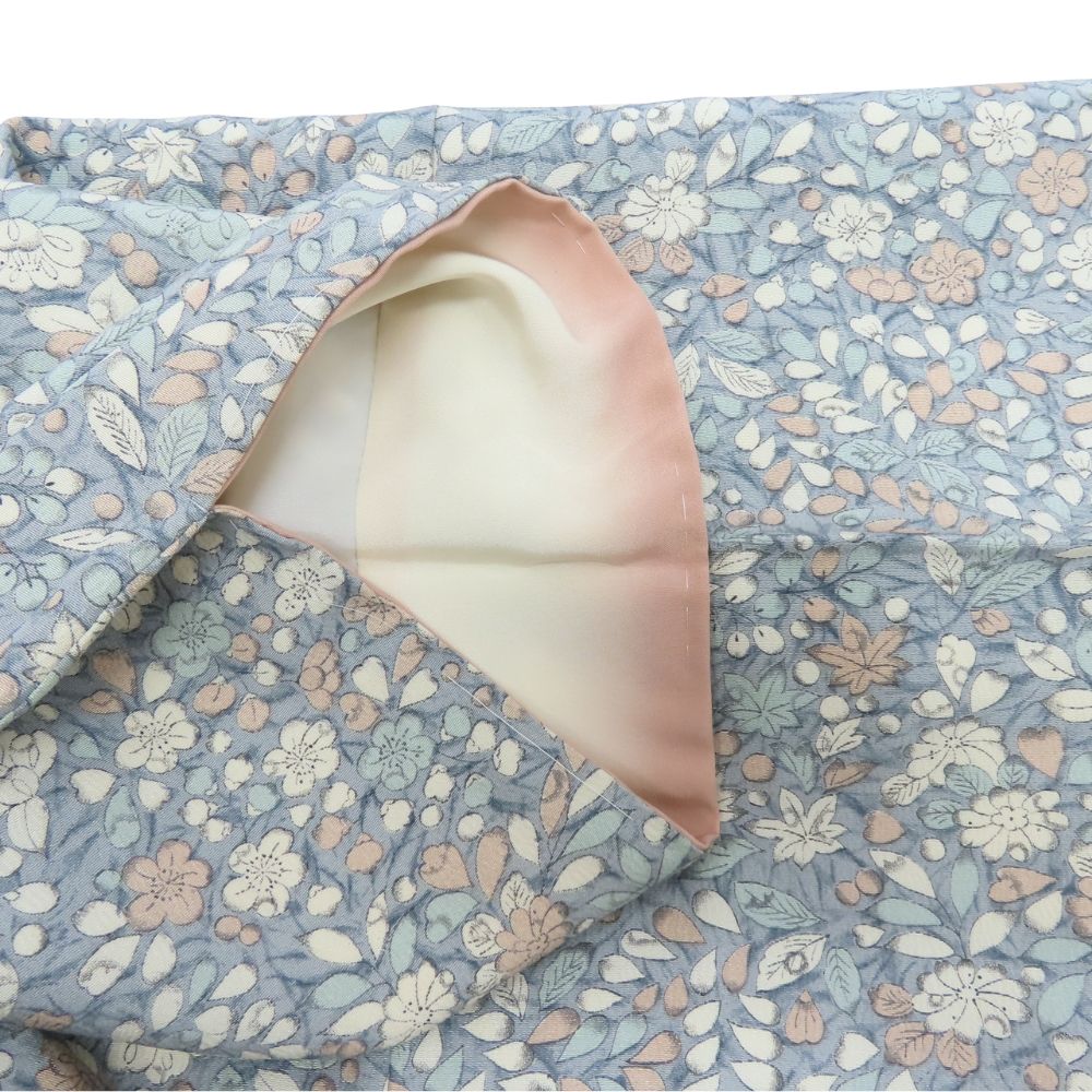 【中古】 小紋 高級ちりめん しつけ糸あり 正絹 グレー系 くすみブルー くすみピンク ホワイト 但馬縮緬 草花柄 和装 呉服 和服 きもの レディース 女性 中古】 小紋 高級ちりめん しつけ糸あり 正絹 グレー系 くすみブルー