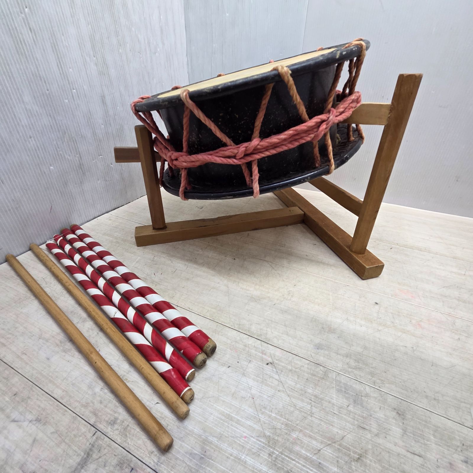 11 S99884 和太鼓 たいこ 伝統和楽器 バチ付き 昭和レトロ - メルカリ