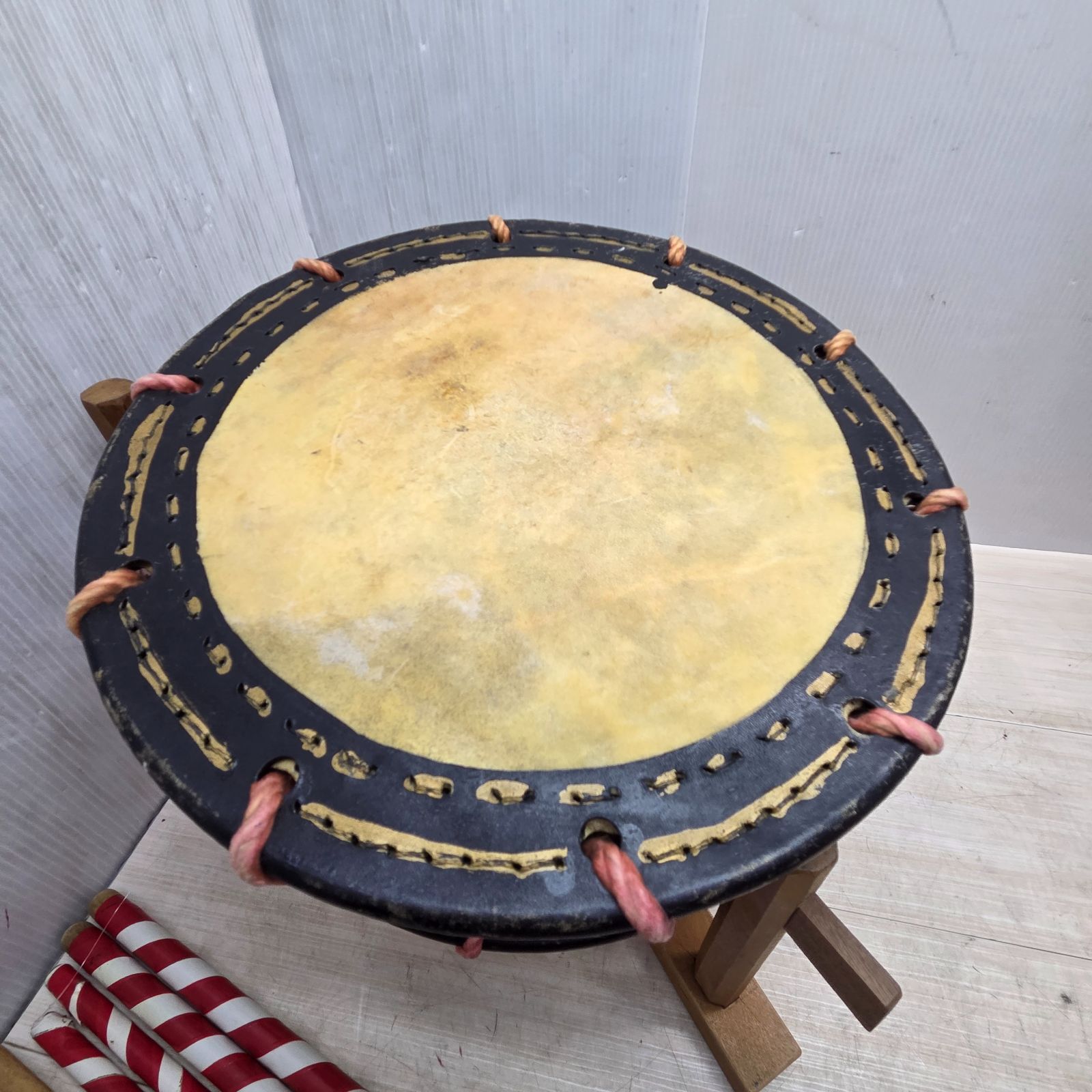 11 S99884 和太鼓 たいこ 伝統和楽器 バチ付き 昭和レトロ - メルカリ