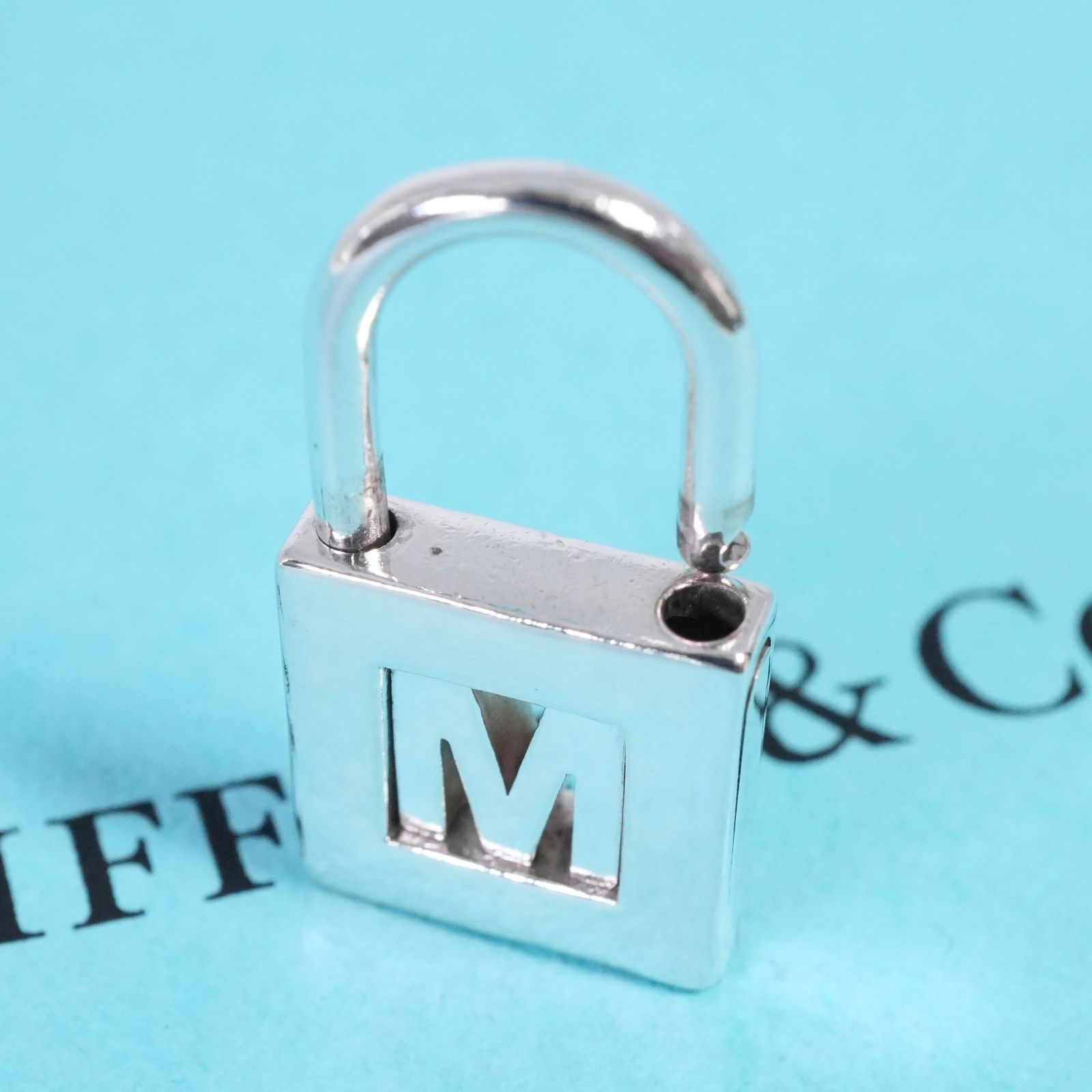美品 ティファニー イニシャル M カデナ チャーム 南京錠/25-2002S