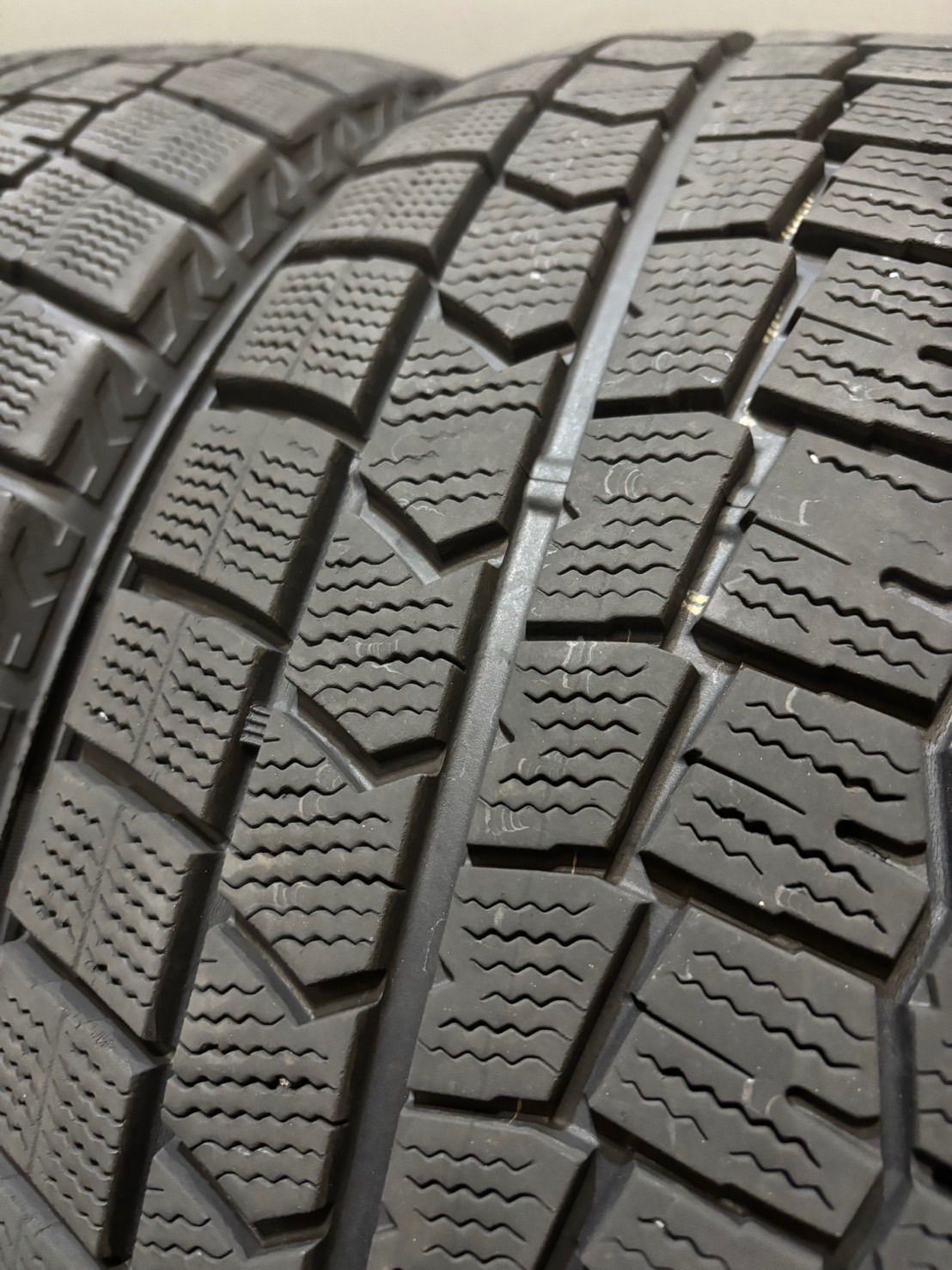 う様送料込み ダンロップ WM02 21/60R16 210 クラウン 冬用 ☆215/60R16 DUNLOP/WINTER MAXX WM02 21年製 スタッドレス 4本