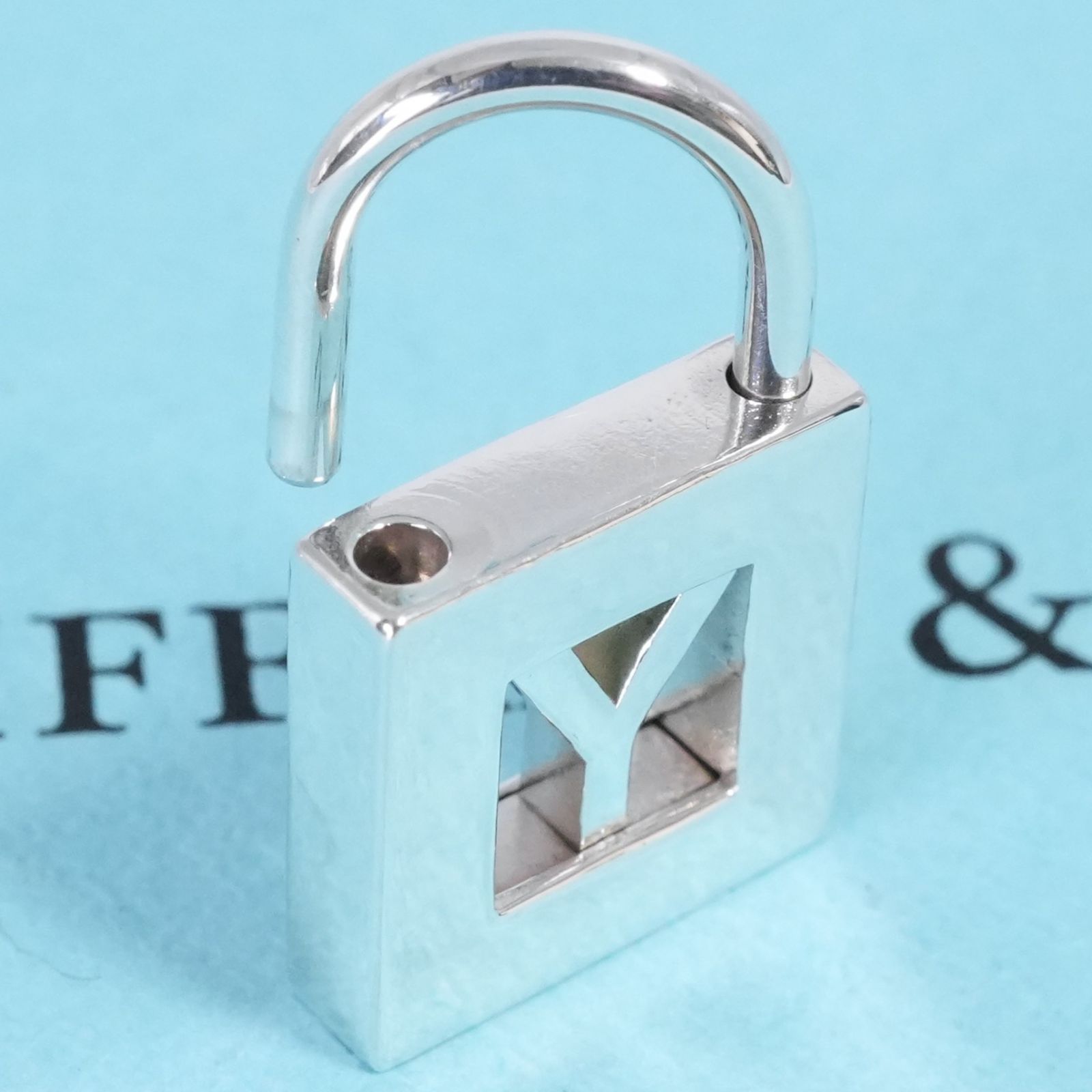 極美品 ティファニー イニシャル Y カデナ チャーム 南京錠/25-1887S