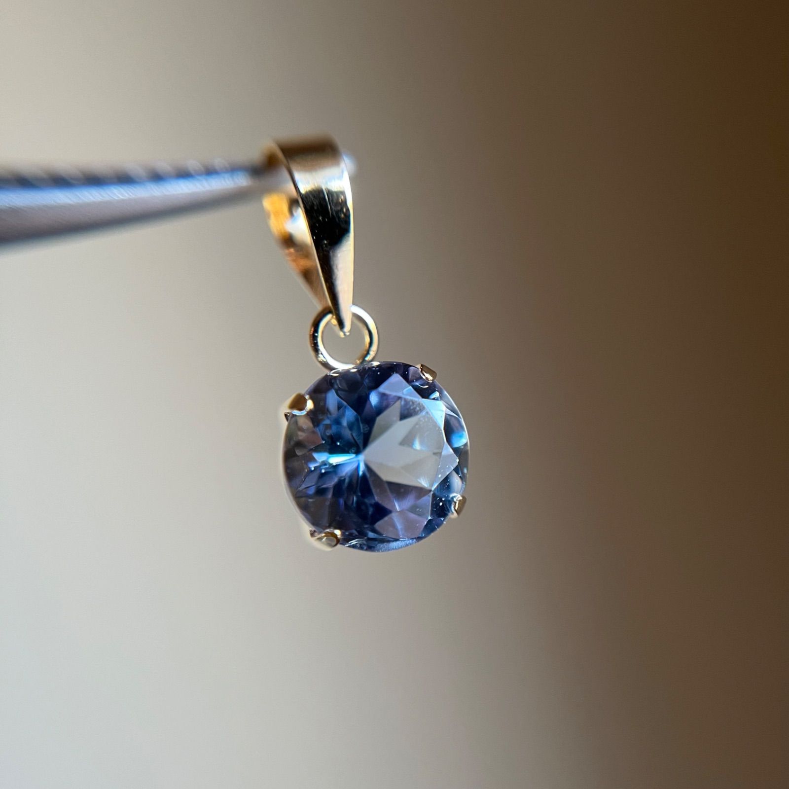 K18 天然石タンザナイト ラウンド ペンダントトップ 18金イエロー