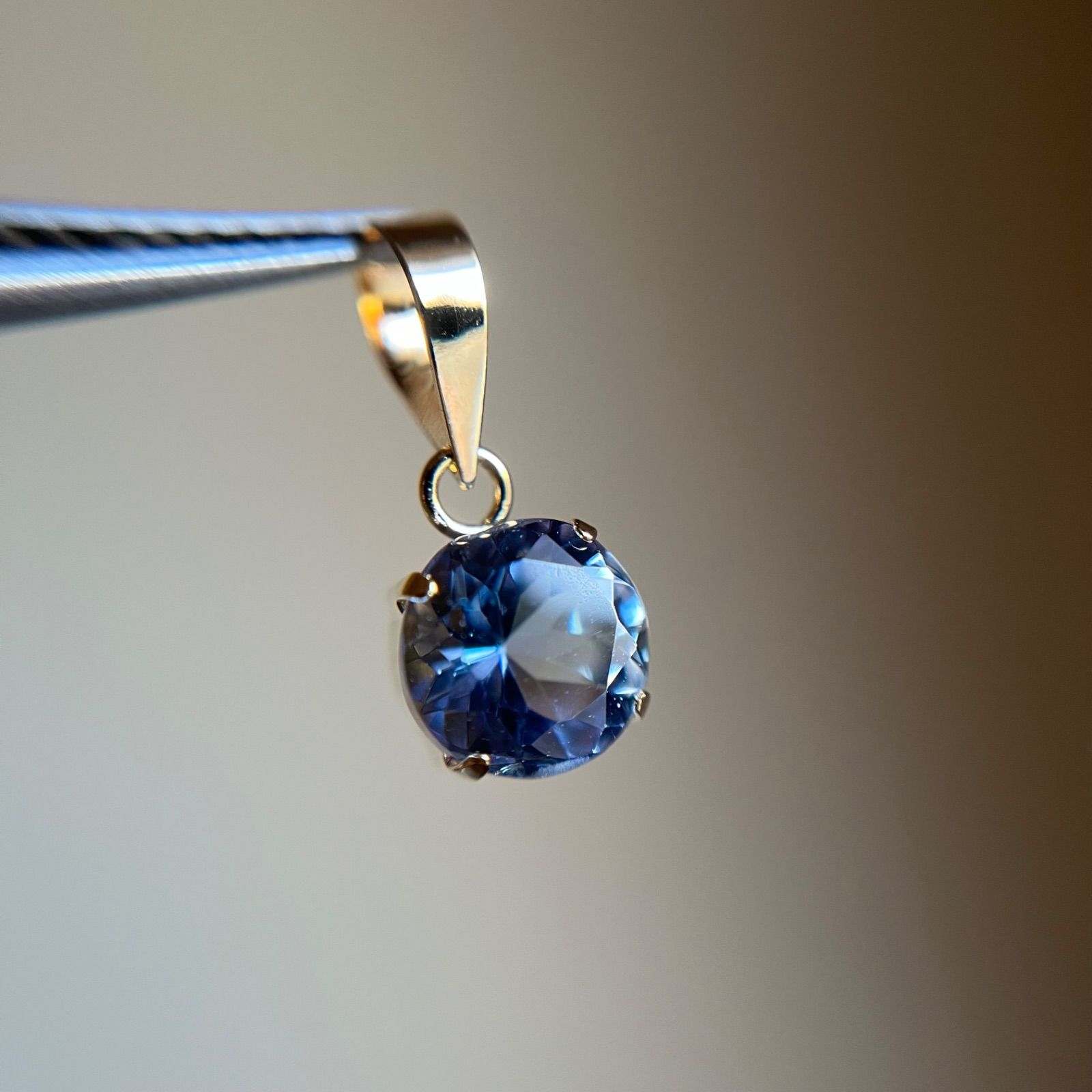 K18 天然石タンザナイト ラウンド ペンダントトップ 18金イエロー