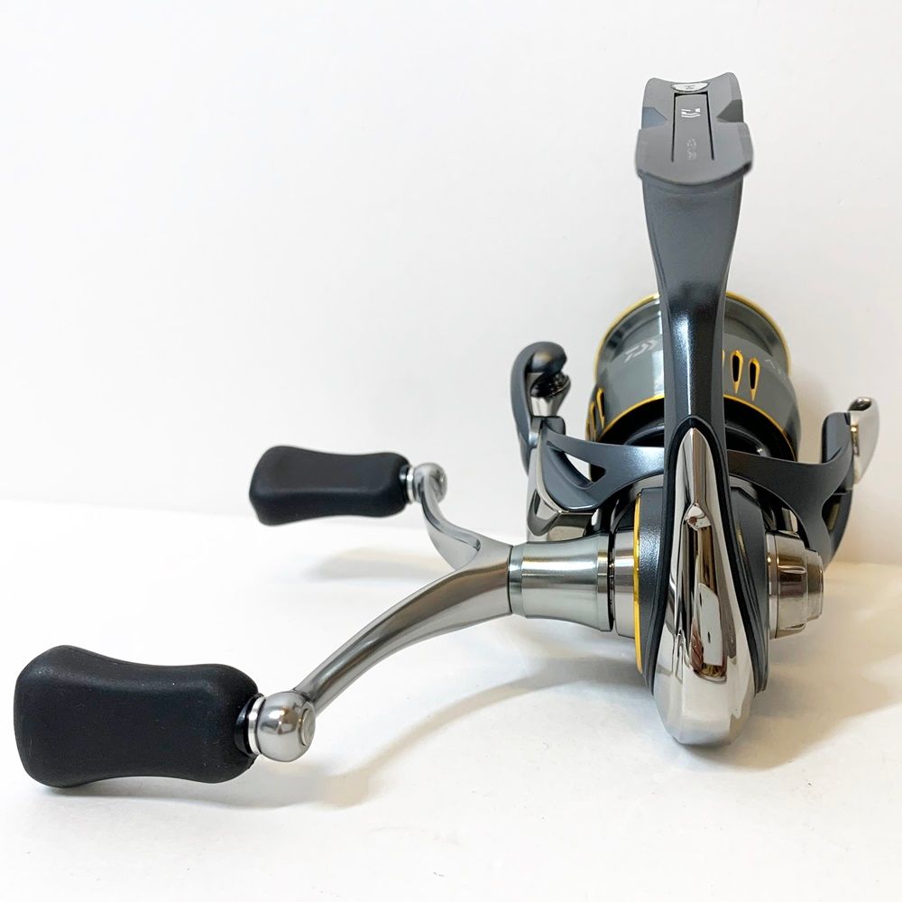 値下げ依頼品23エアリティ2500S-DH スピニングリール 多少の傷あり