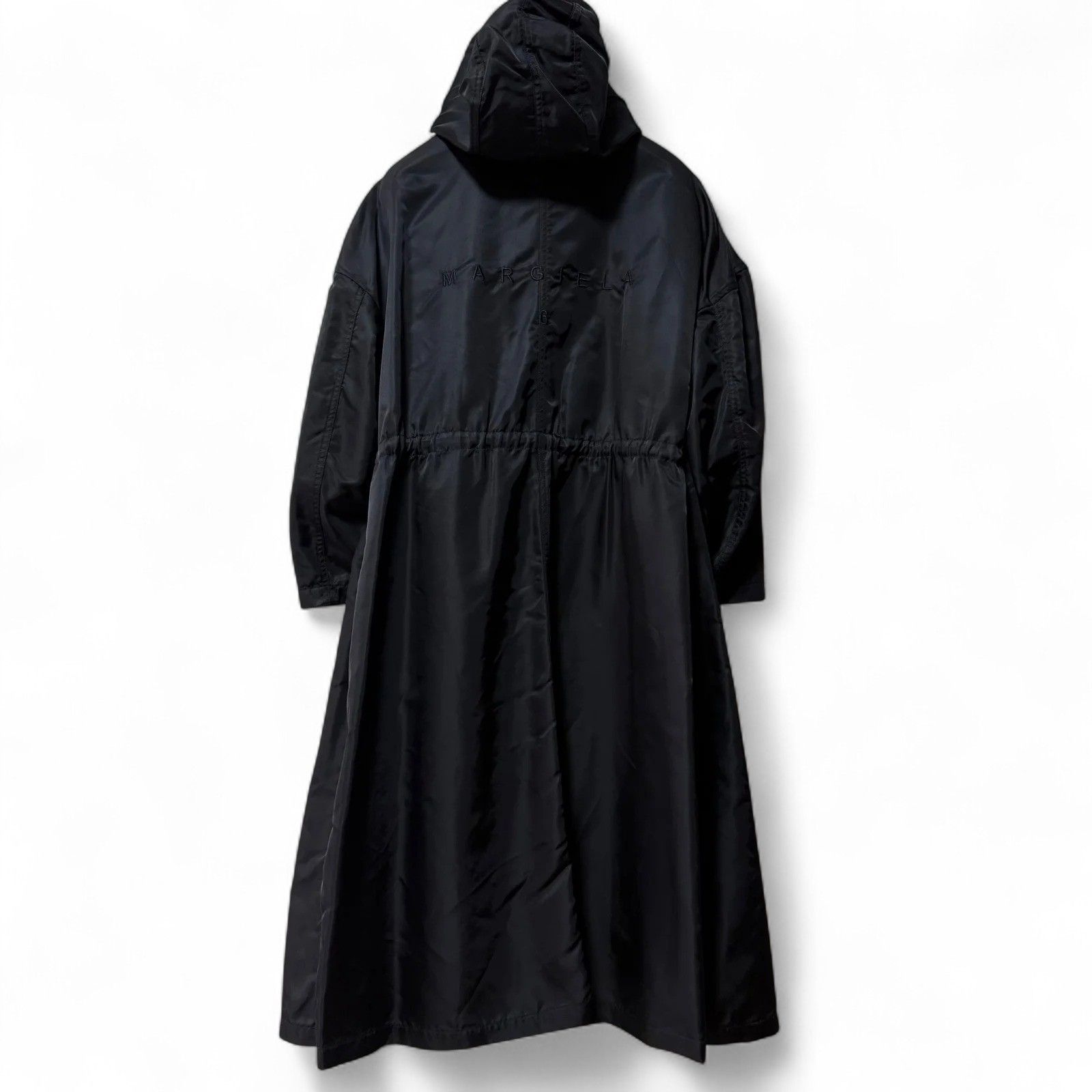 美品 2022 MM6 メゾンマルジェラ バックロゴ刺繍 フーデットコート 黒
