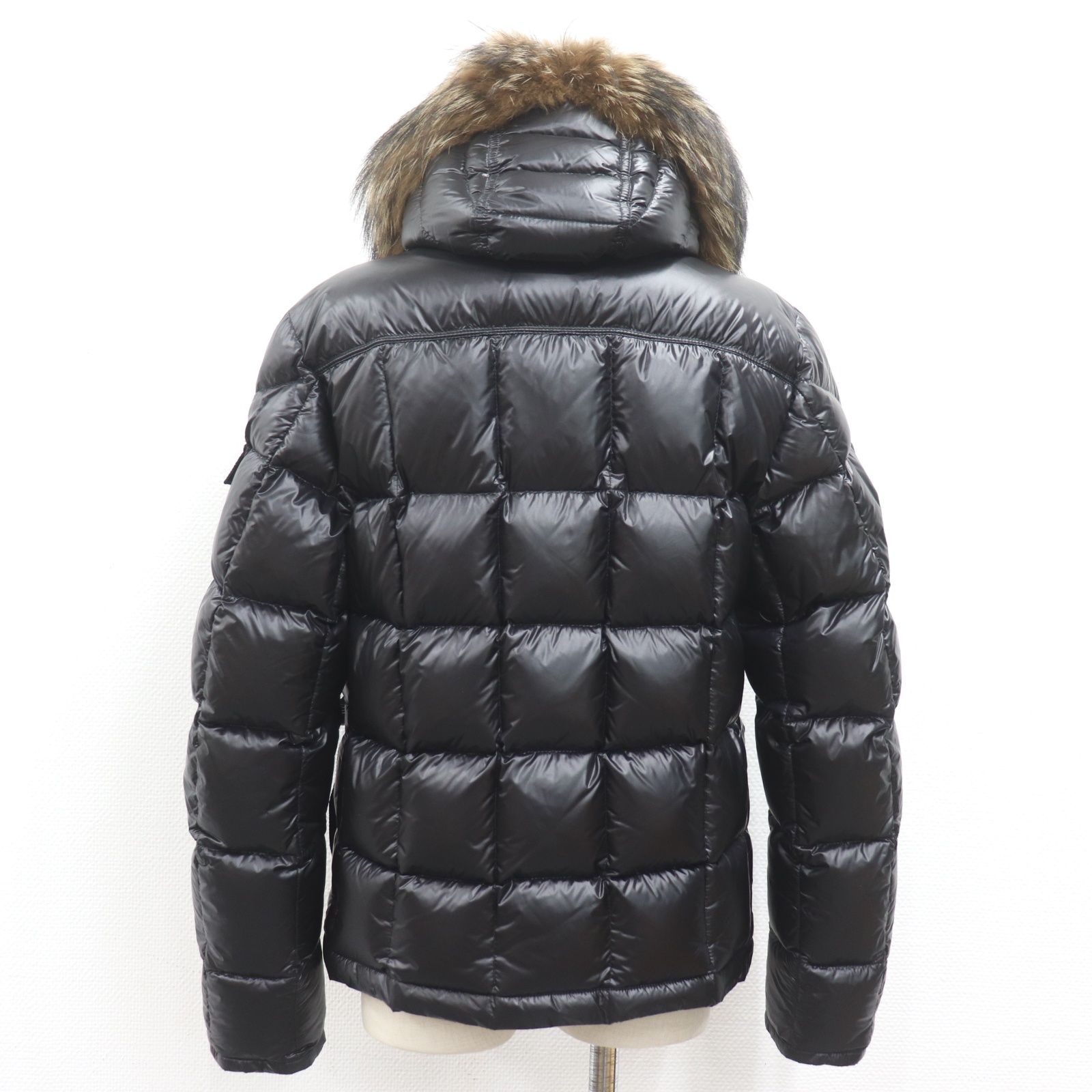 ITKPLJ1HLDDY 国内正規 MONCLER モンクレール HUBERT コヨーテファー