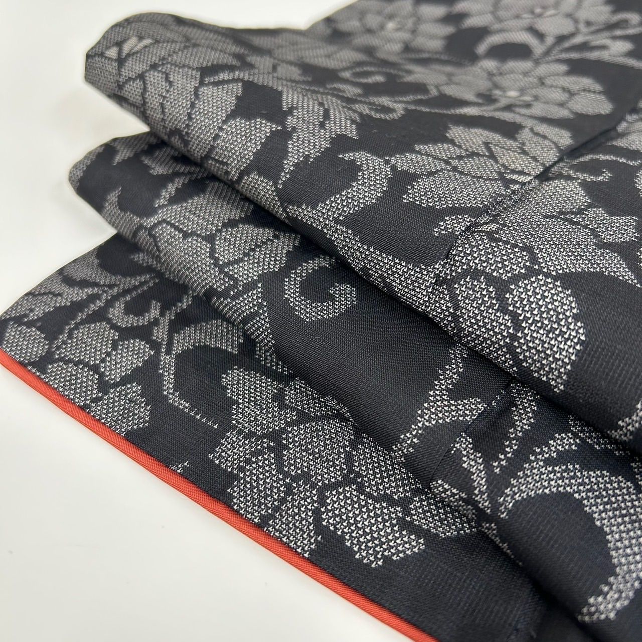 本場大島紬 カタス式 花唐草 素敵な絣柄 正絹 着物 MK-1408 - メルカリ