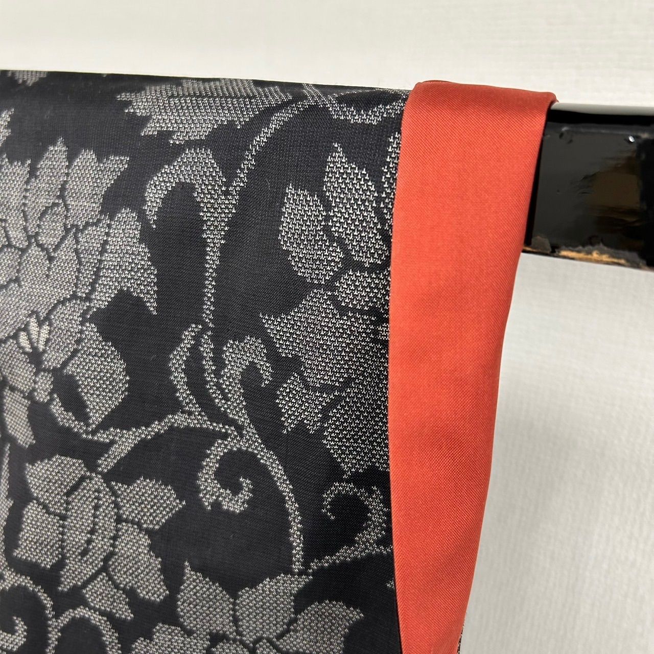 本場大島紬 カタス式 花唐草 素敵な絣柄 正絹 着物 MK-1408 - メルカリ