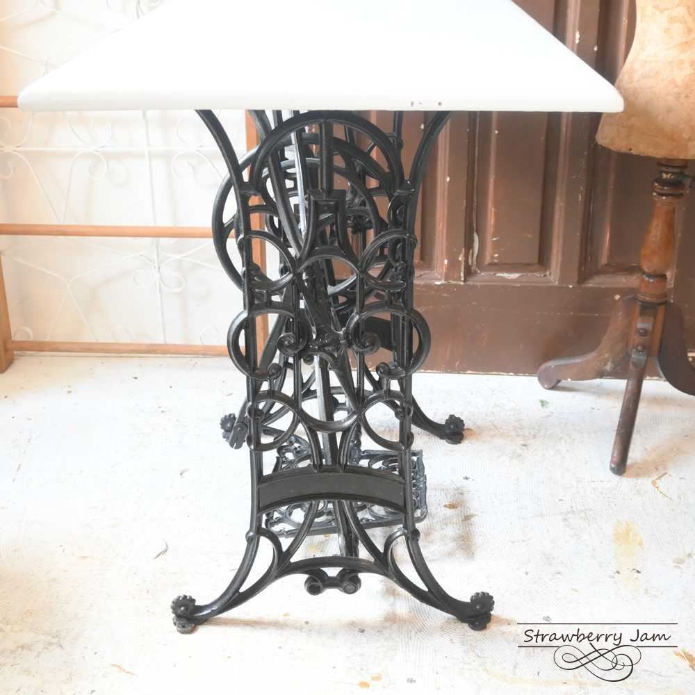 L3103-28-1 英国アンティーク SINGER ミシン台 カフェテーブル L3103-28-1 英国アンティーク SINGER ミシン台 カフェテーブル L3103