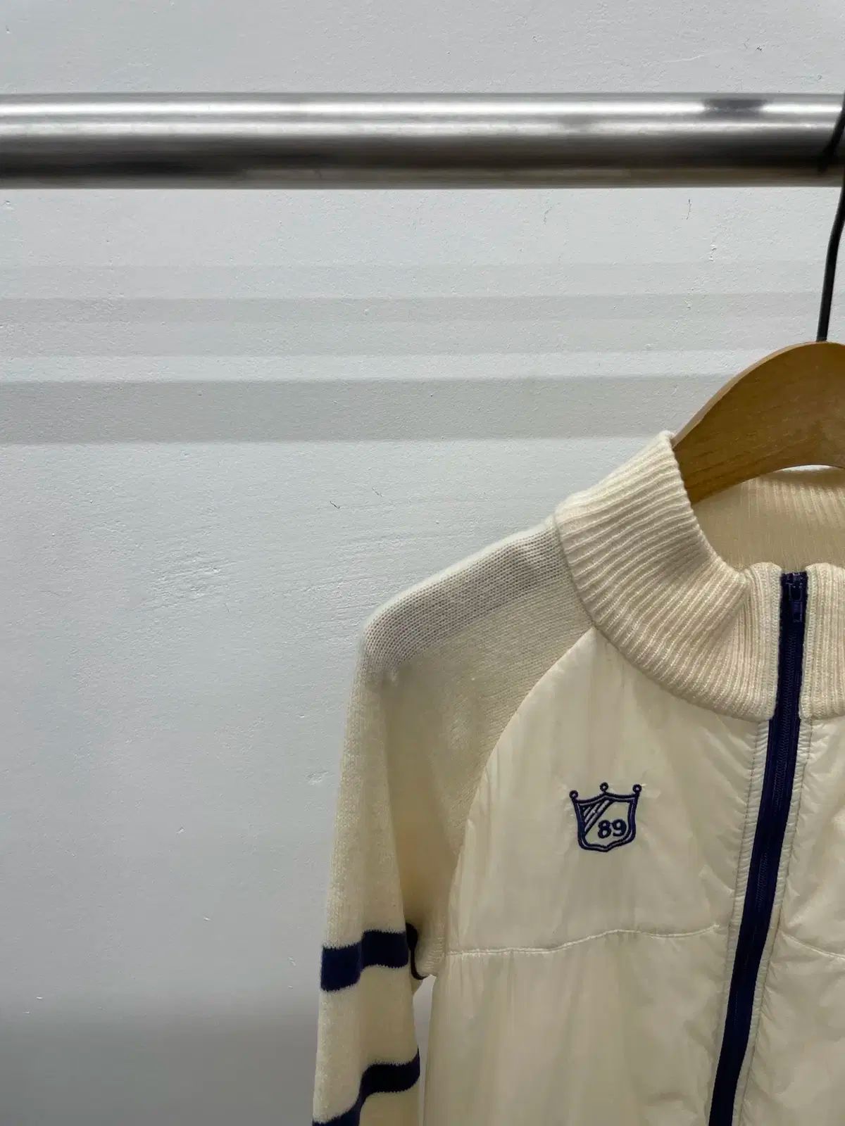 【パーリーゲイツ】極美品 ジップジャケット ニット 2サイズ レディース 12Gダブルジャガードロゴ総柄フルジップニットフーディ | PEARLY GATES