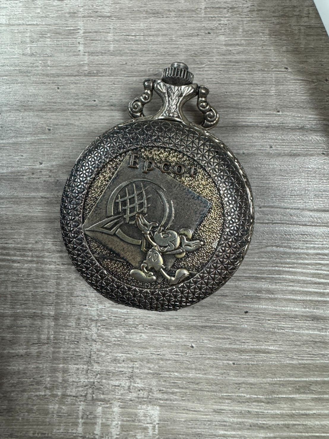 ディズニー ミッキーマウス 懐中時計 リミテッドエディション EPCOT