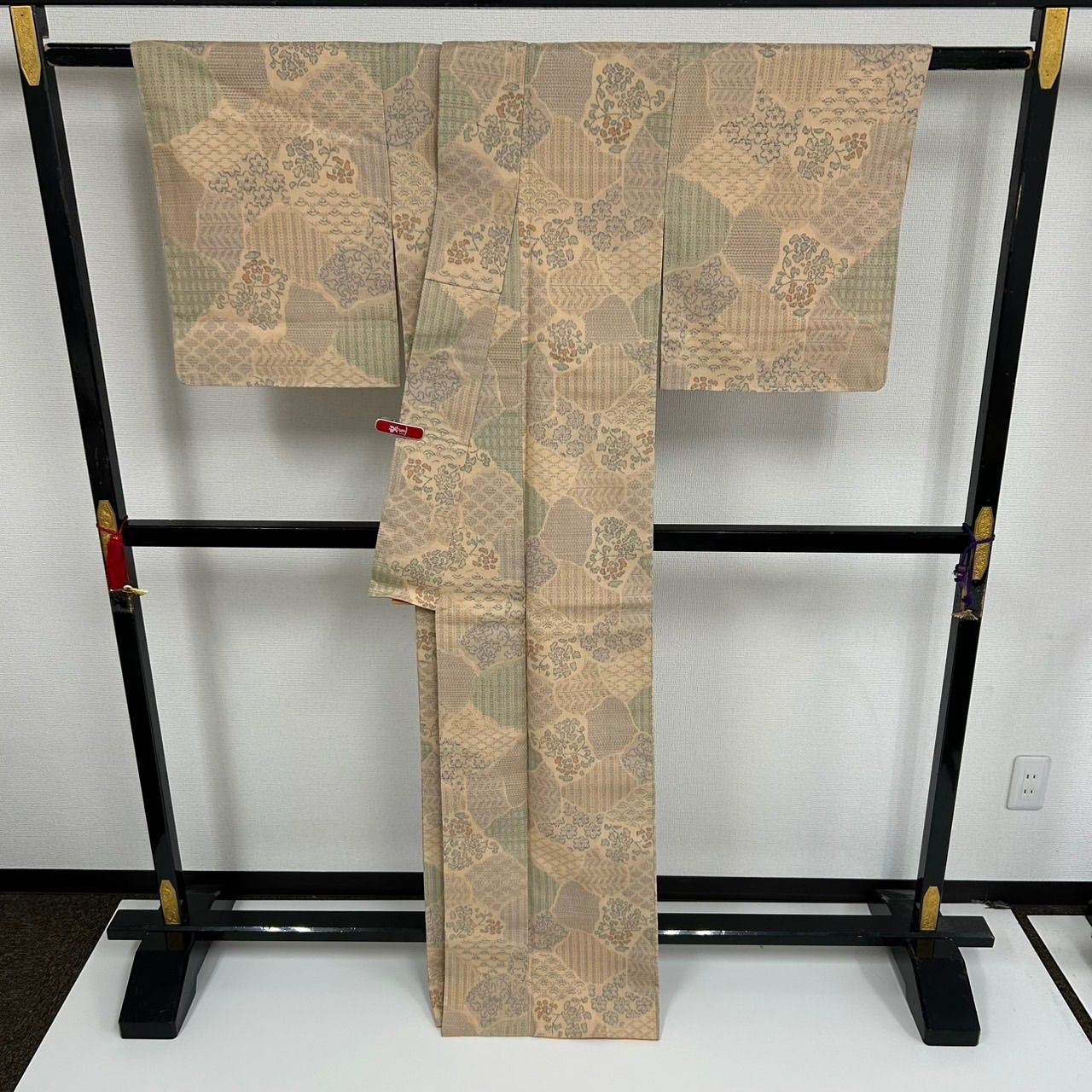 本場結城紬 石下 亀甲絣 花柄の絣 正絹 着物 MK-1412 - メルカリ