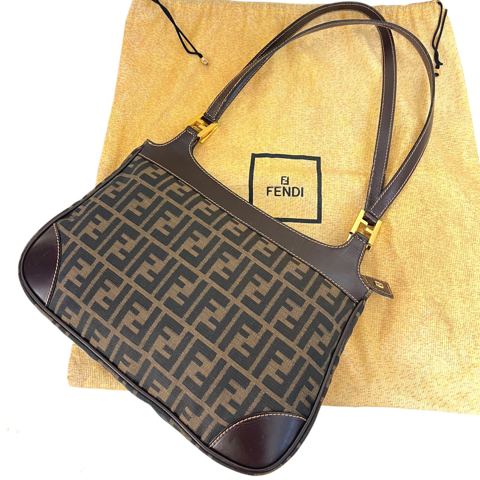 FENDI フェンディ バッグ セミショルダー 肩掛け ズッカ ヴィンテージ
