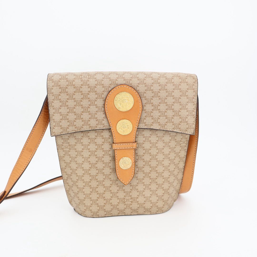 CELINE ショルダーバッグ マカダム トリオンフ フラップ レザー 金具 セリーヌ CELINE マカダム ブラゾン トリオンフ 柄 メダル コイン