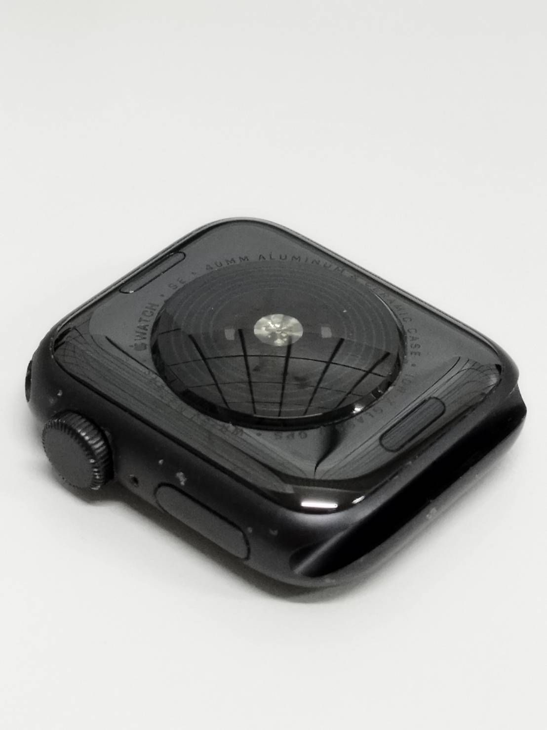 Apple Watch SE 第1世代/GPS/40mm/A2351/スペースグレー〈MYDP2J/A〉