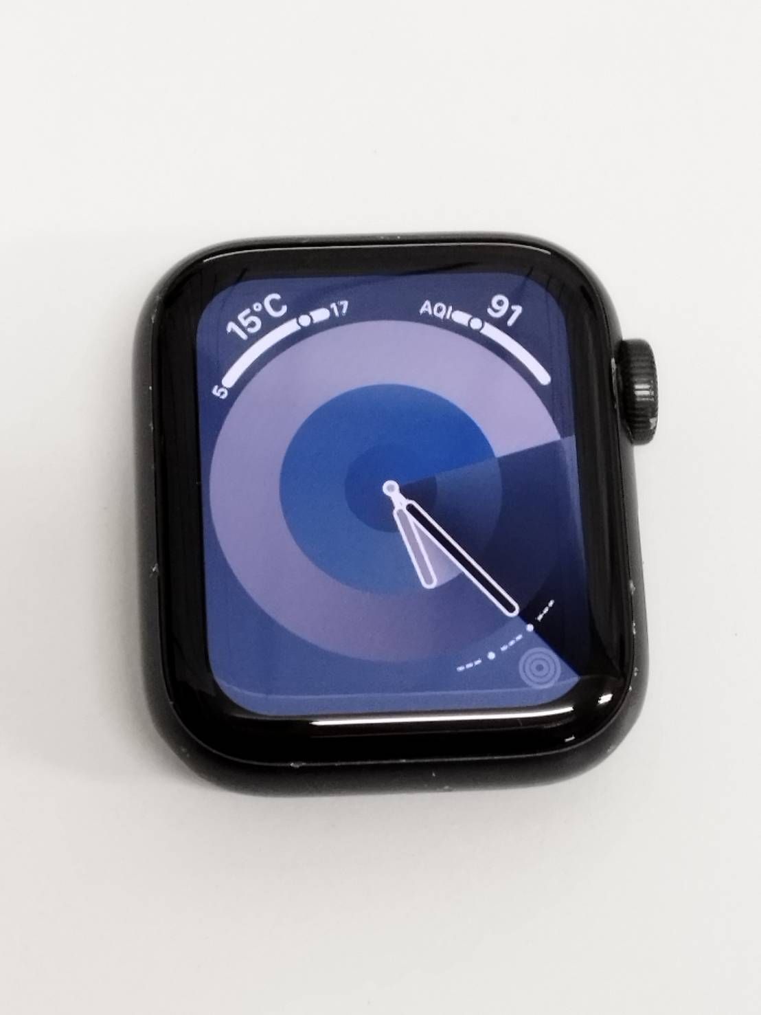Apple Watch SE 第1世代/GPS/40mm/A2351/スペースグレー〈MYDP2J/A〉