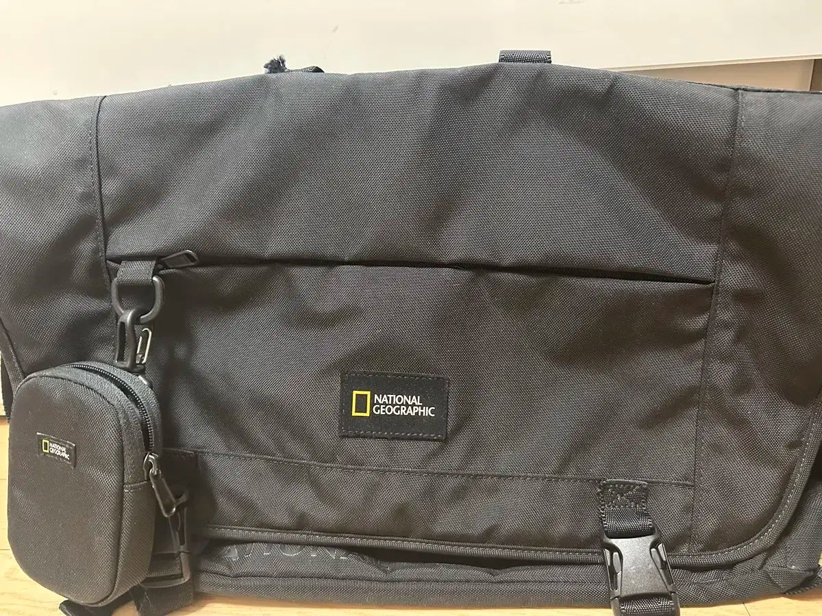 National Geographic ナショナルジオグラフィック クロスバック 出品