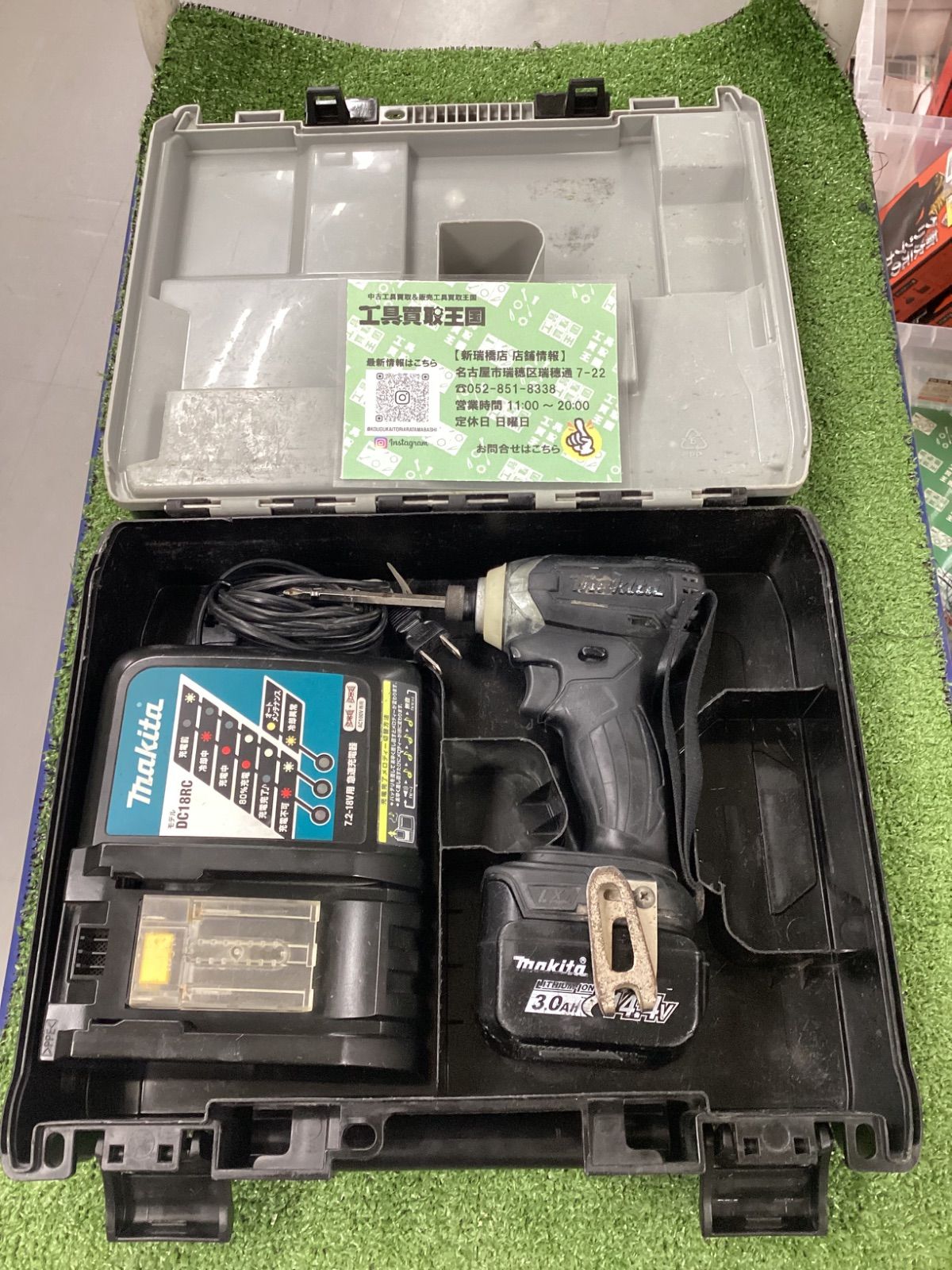 C makita マキタ 14.4 V充電式インパクトドライバ ブラック フルセット 4.0 Ahバッテリx 2 充電器 ケース