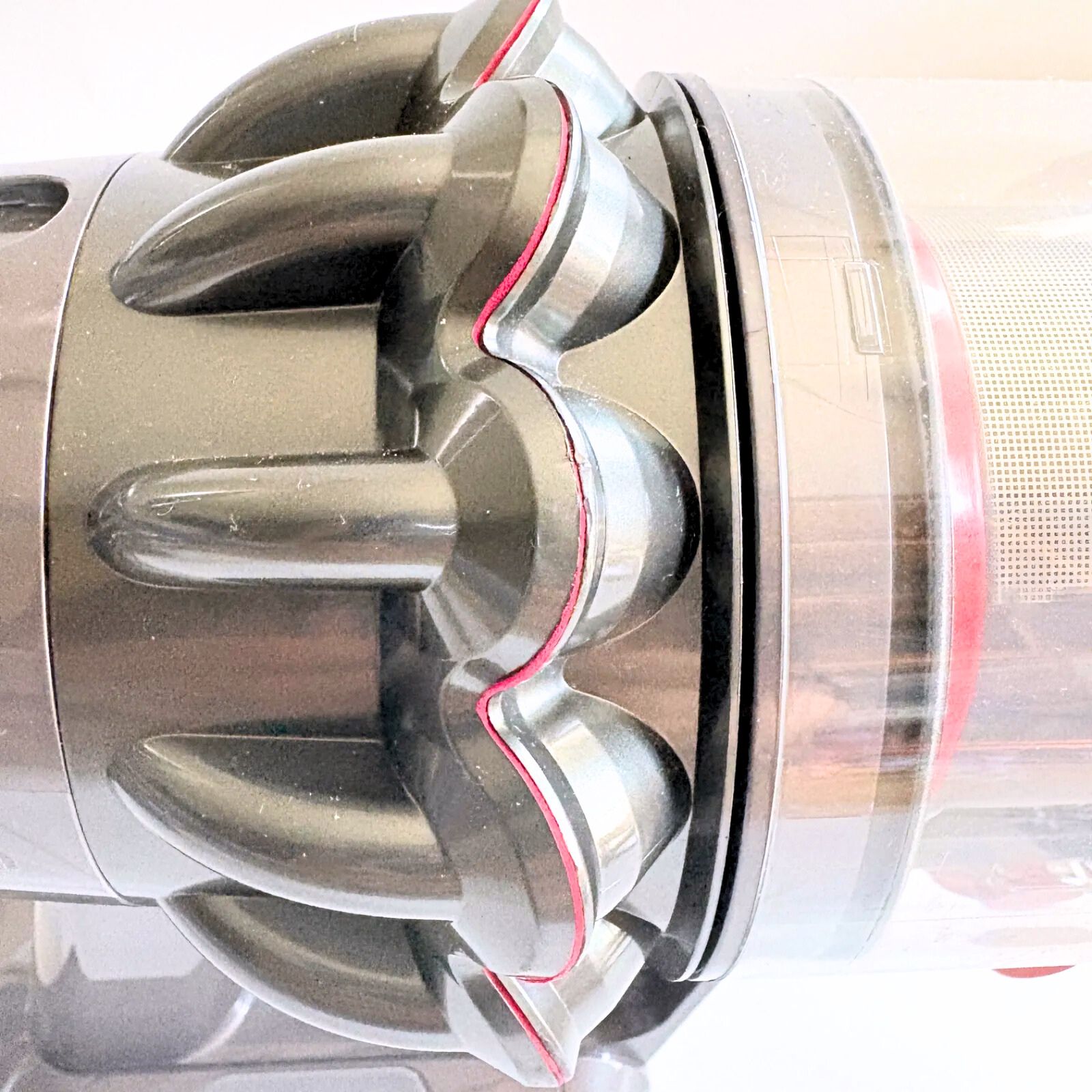 動作確認・分解清掃済】Dyson V10 本体のみ（アメリカ版）55分稼働確認済み