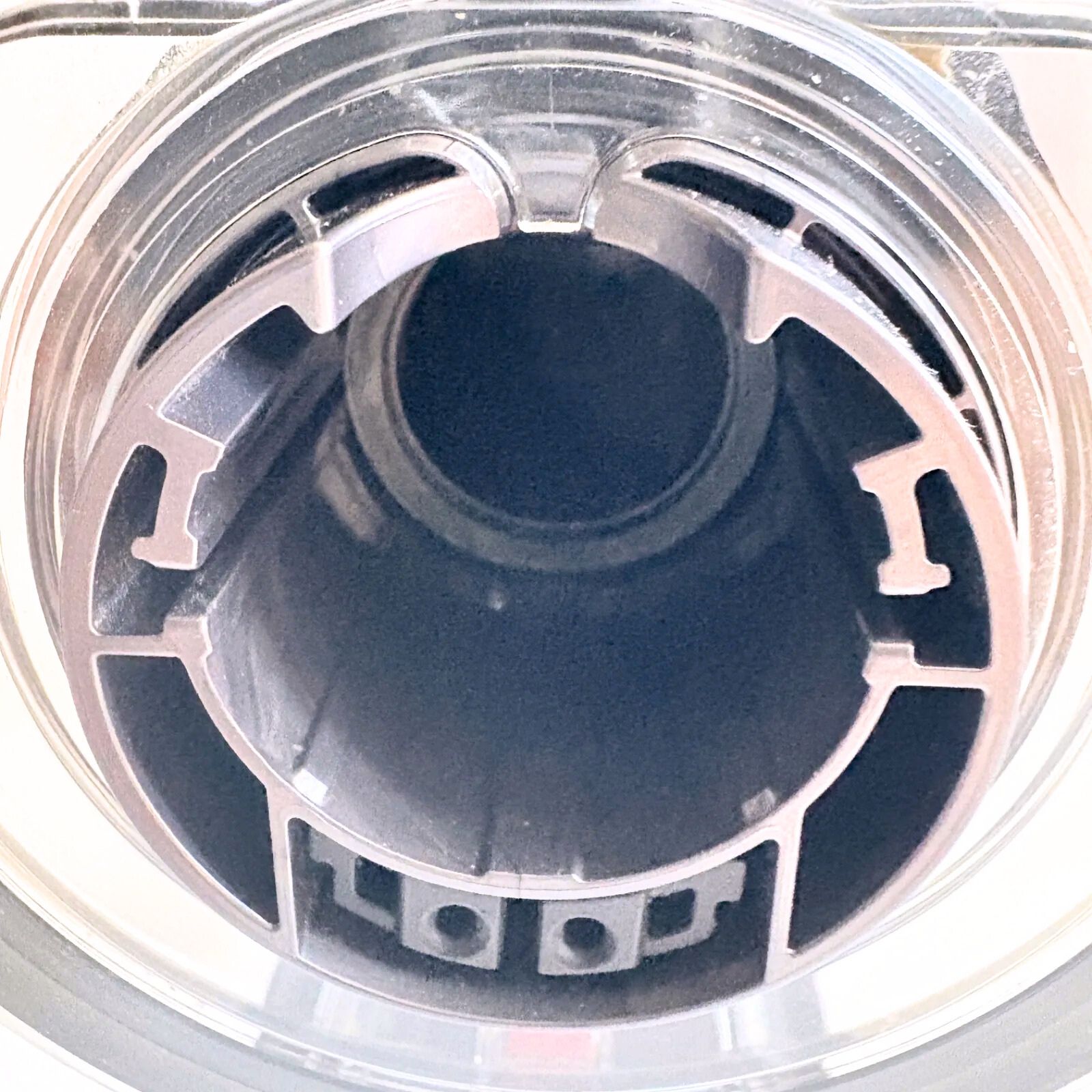 動作確認・分解清掃済】Dyson V10 本体のみ（アメリカ版）55分稼働確認済み