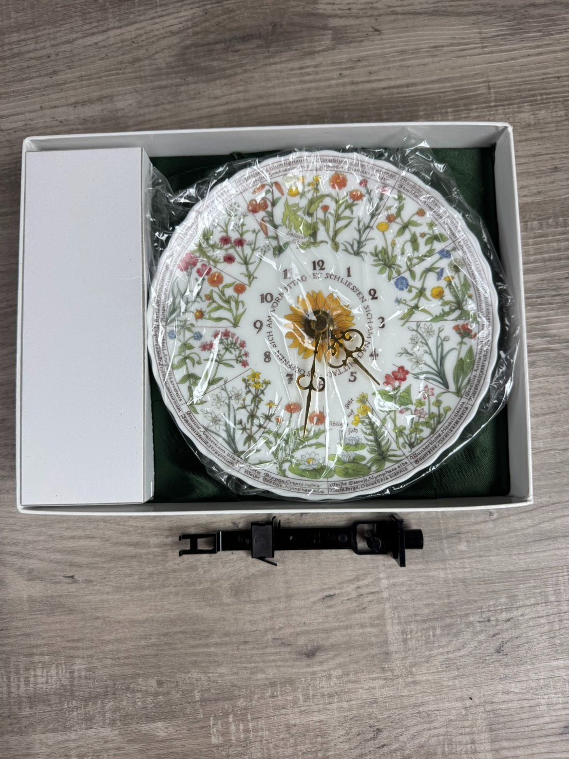 Noritake ノリタケ 掛時計 フォン・リンネ・コレクション 花時計 動作