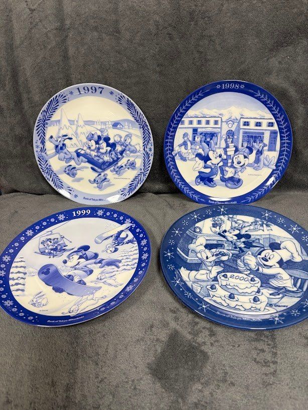 ☆ Disney ミッキーマウスと仲間たち イヤープレート1997〜2020年 24枚