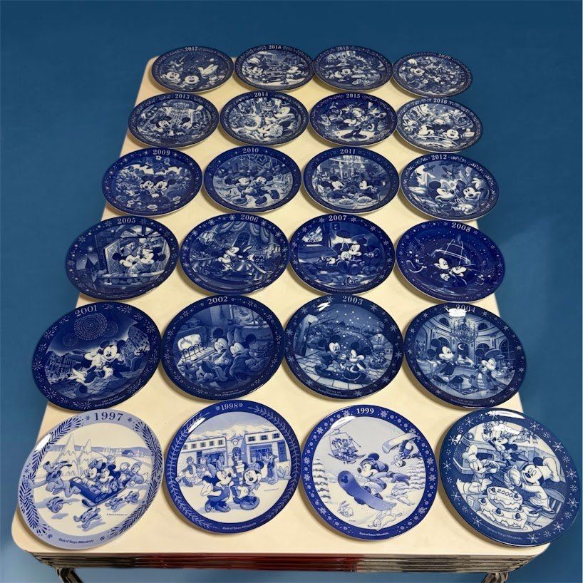 ☆ Disney ミッキーマウスと仲間たち イヤープレート1997〜2020年 24枚