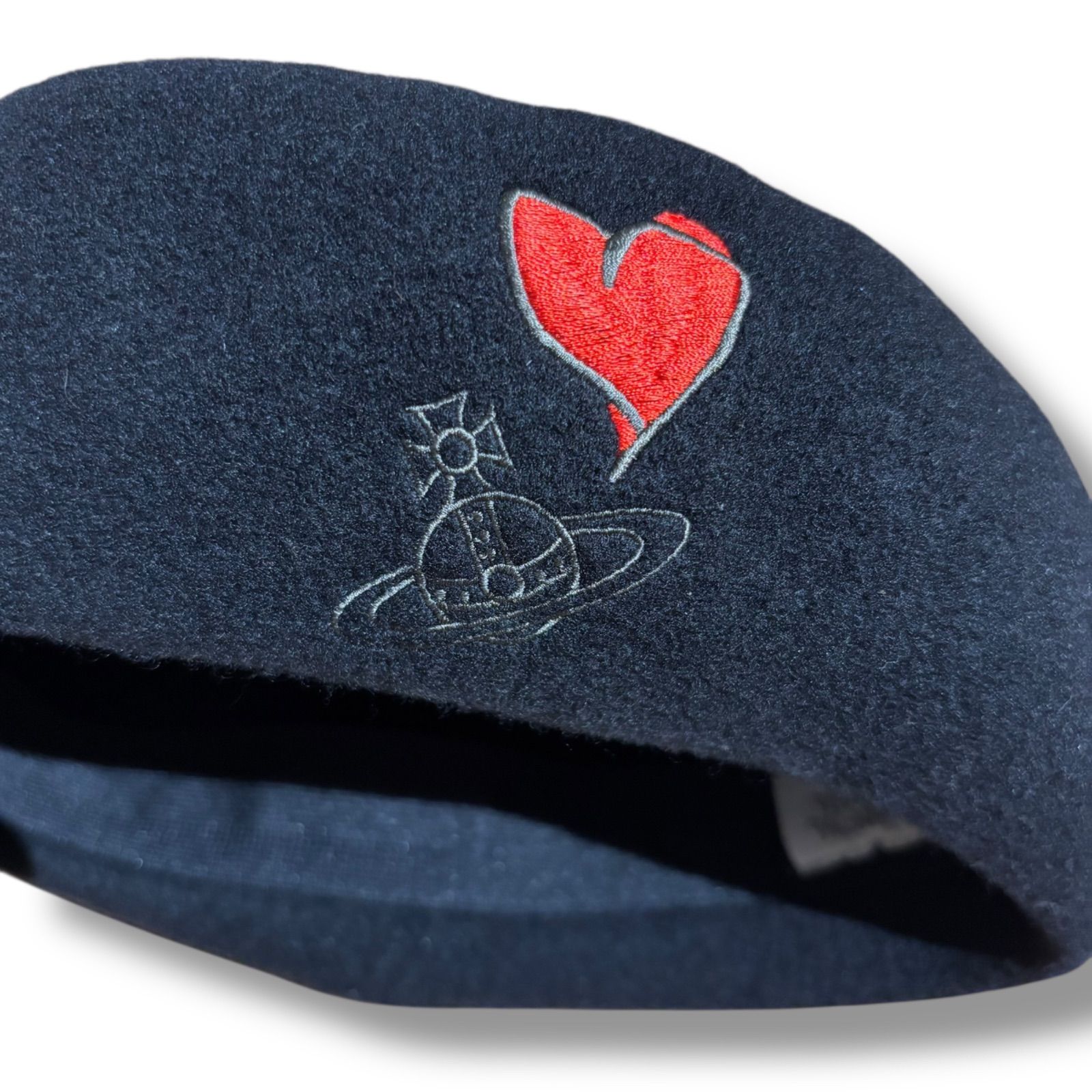 レッドハート＆オーヴ刺繍 ベレー帽