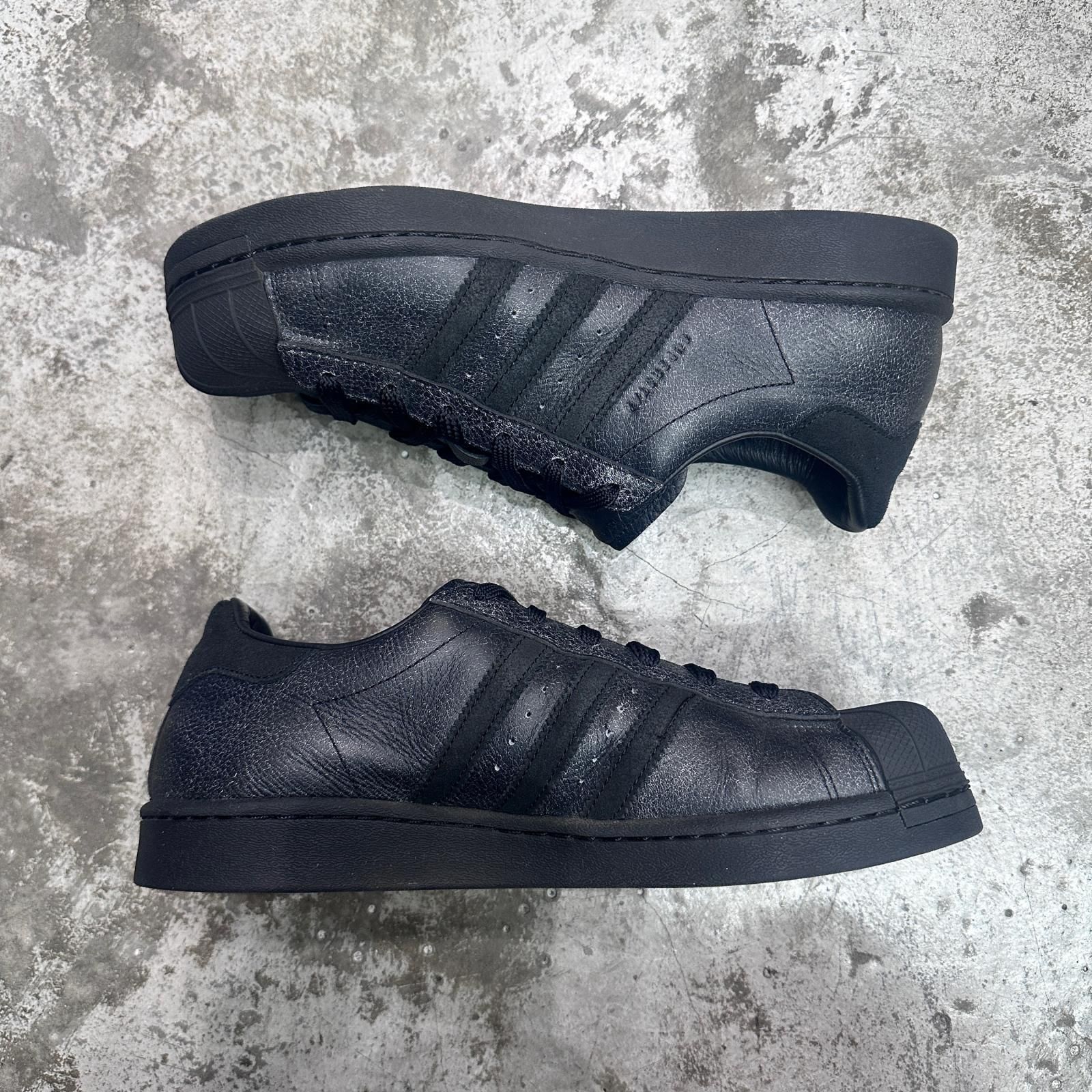 adidas AVAVAV SUPERSTAR CORE BLACK スーパースター ローカット 