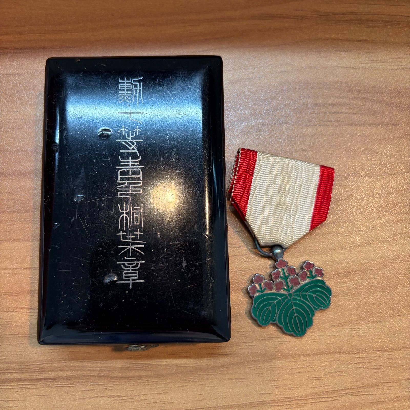 旧日本軍勲章 勲七等青色桐葉章 共箱付き 勲章 記念品 - メルカリ