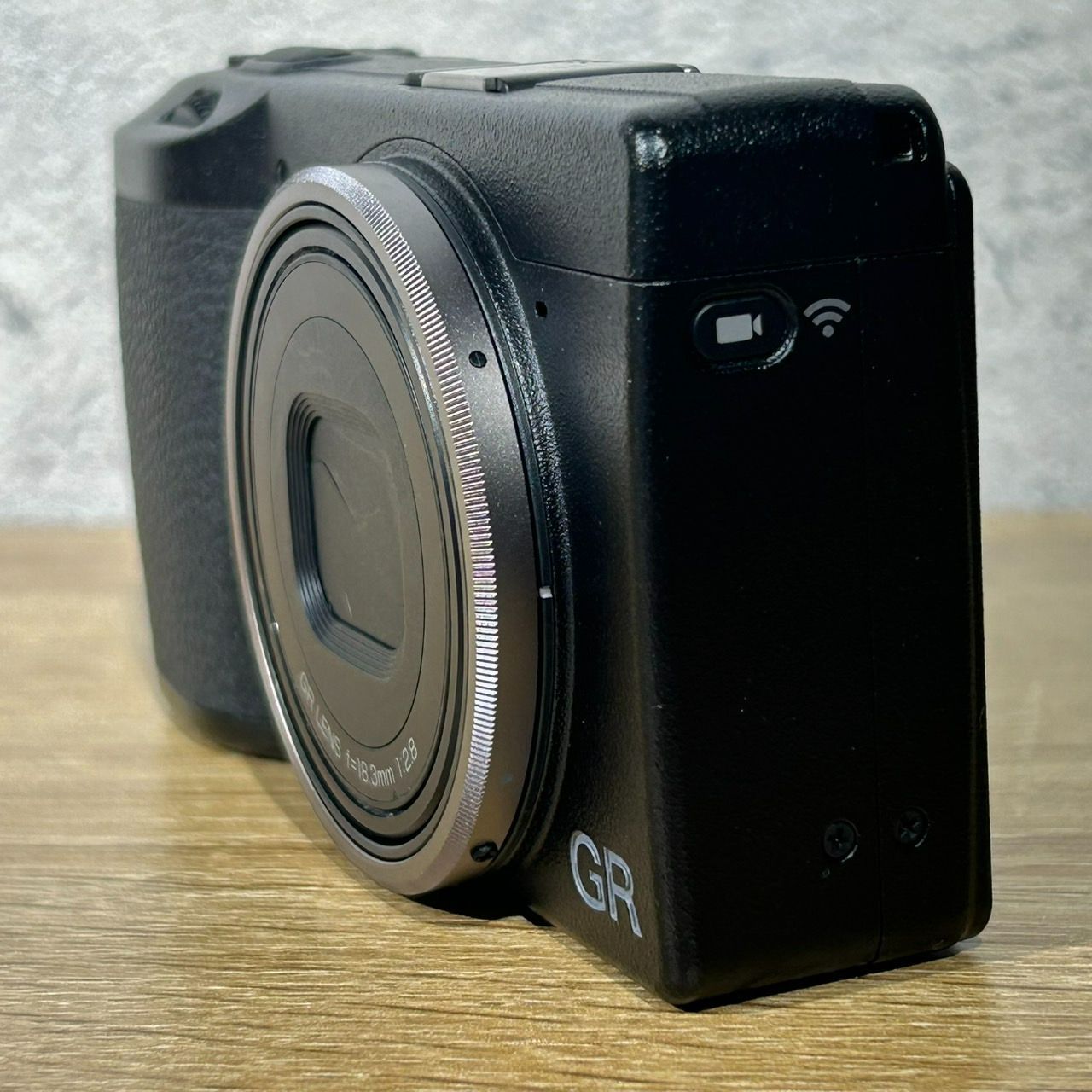 美品 RICOH GRⅢ コンパクトデジタルカメラ - メルカリ