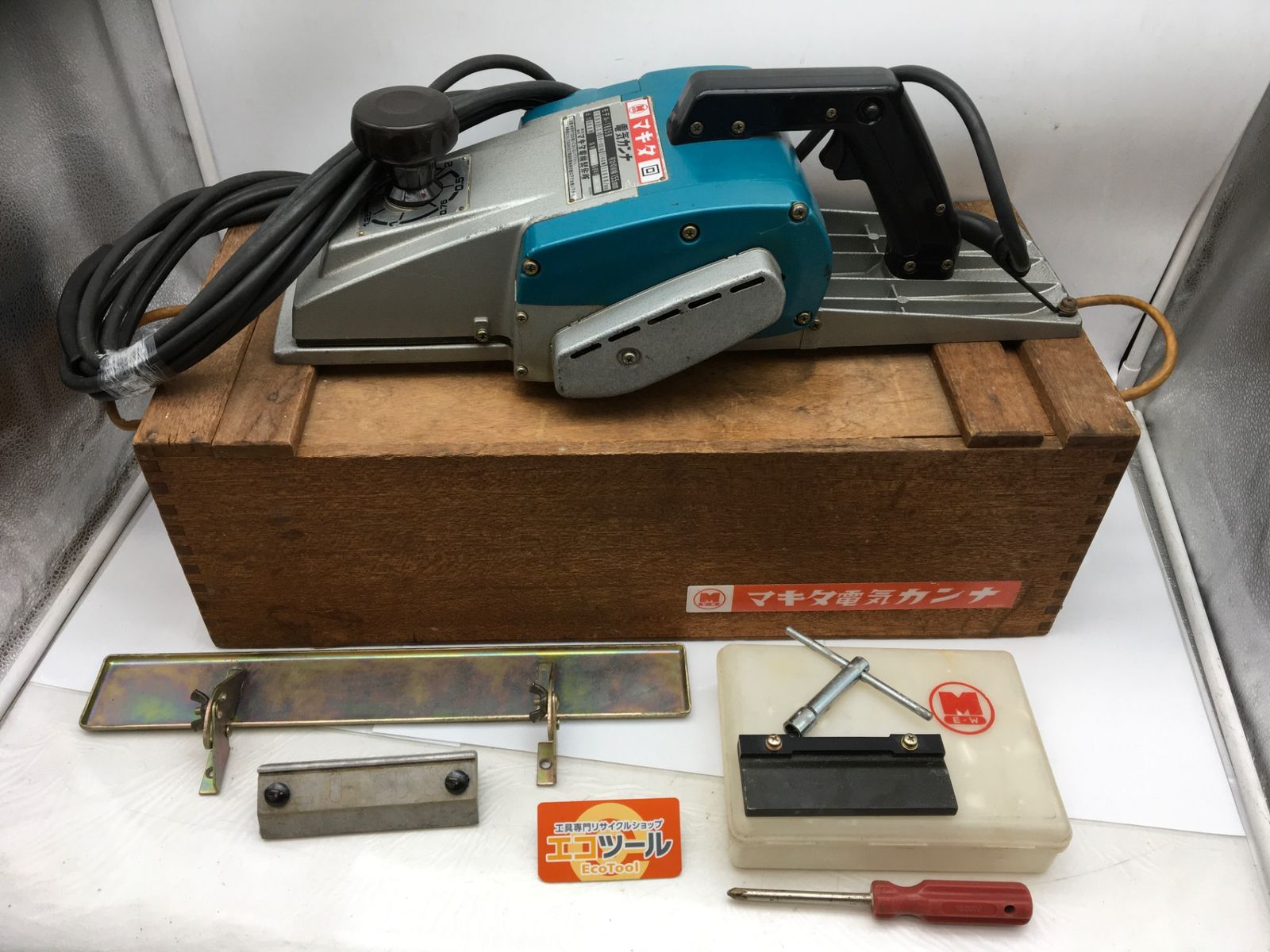 【中古品】マキタ電気カンナ1805N 中古品】マキタ(makita) 電気カンナ 1805N【桶川店】 – アクトツール