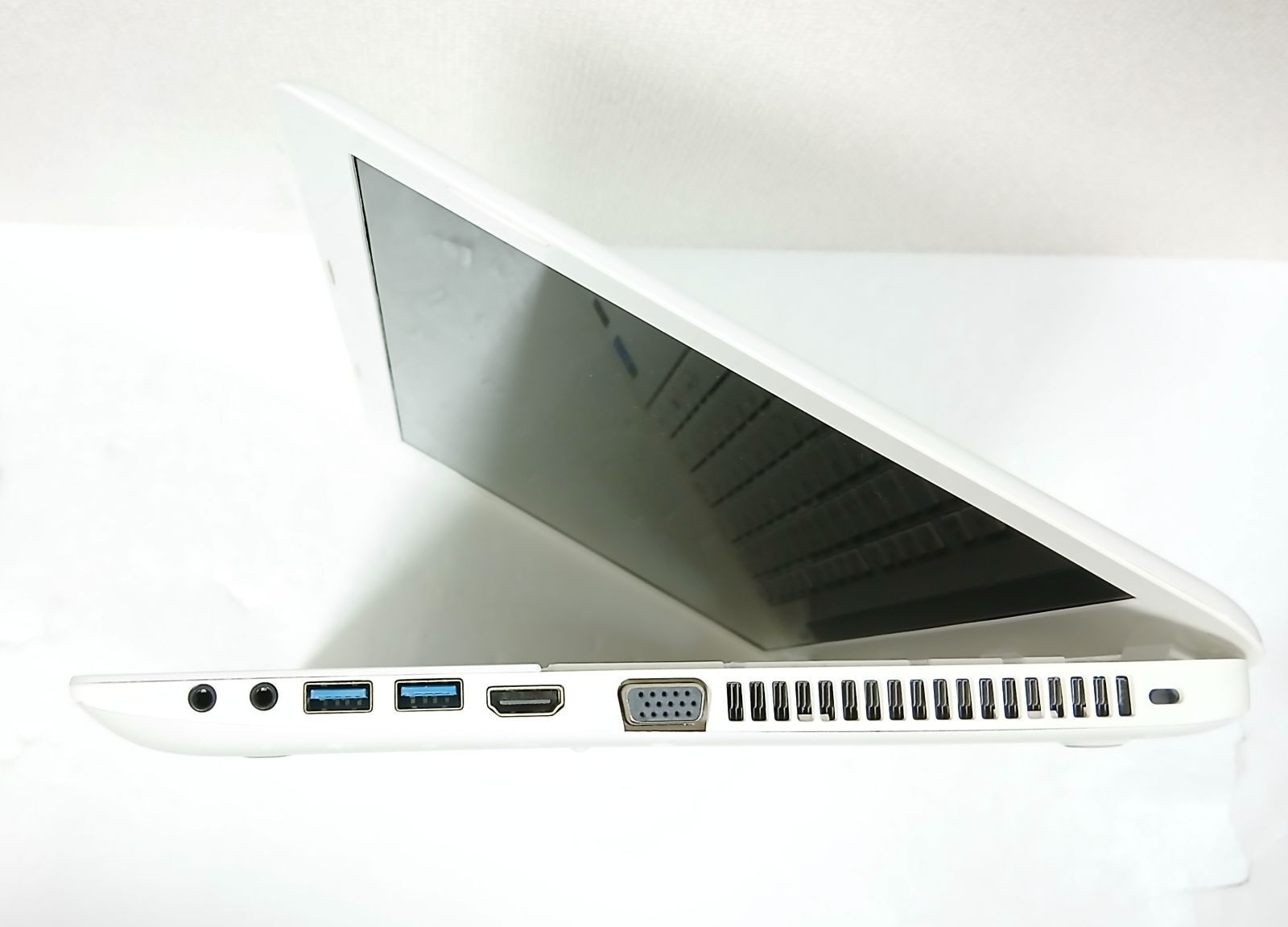 カメラ✨SSD✨東芝✨Office✨15.6インチ✨ホワイト✨ノートパソコン カメラ✨SSD✨東芝✨Office✨15.6インチ✨ホワイト✨ノートパソコン カメラ