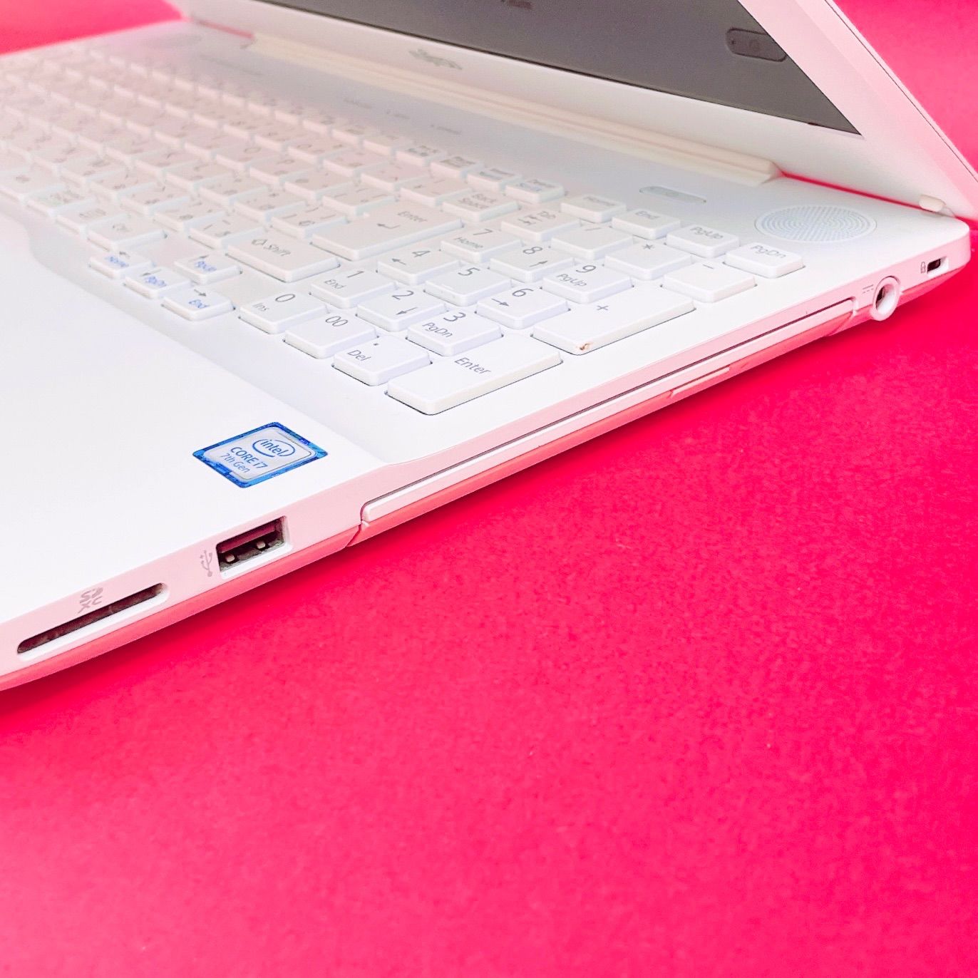 バッテリー良好❣️Corei7✨️可愛い白ノートパソコン✨️Windows11