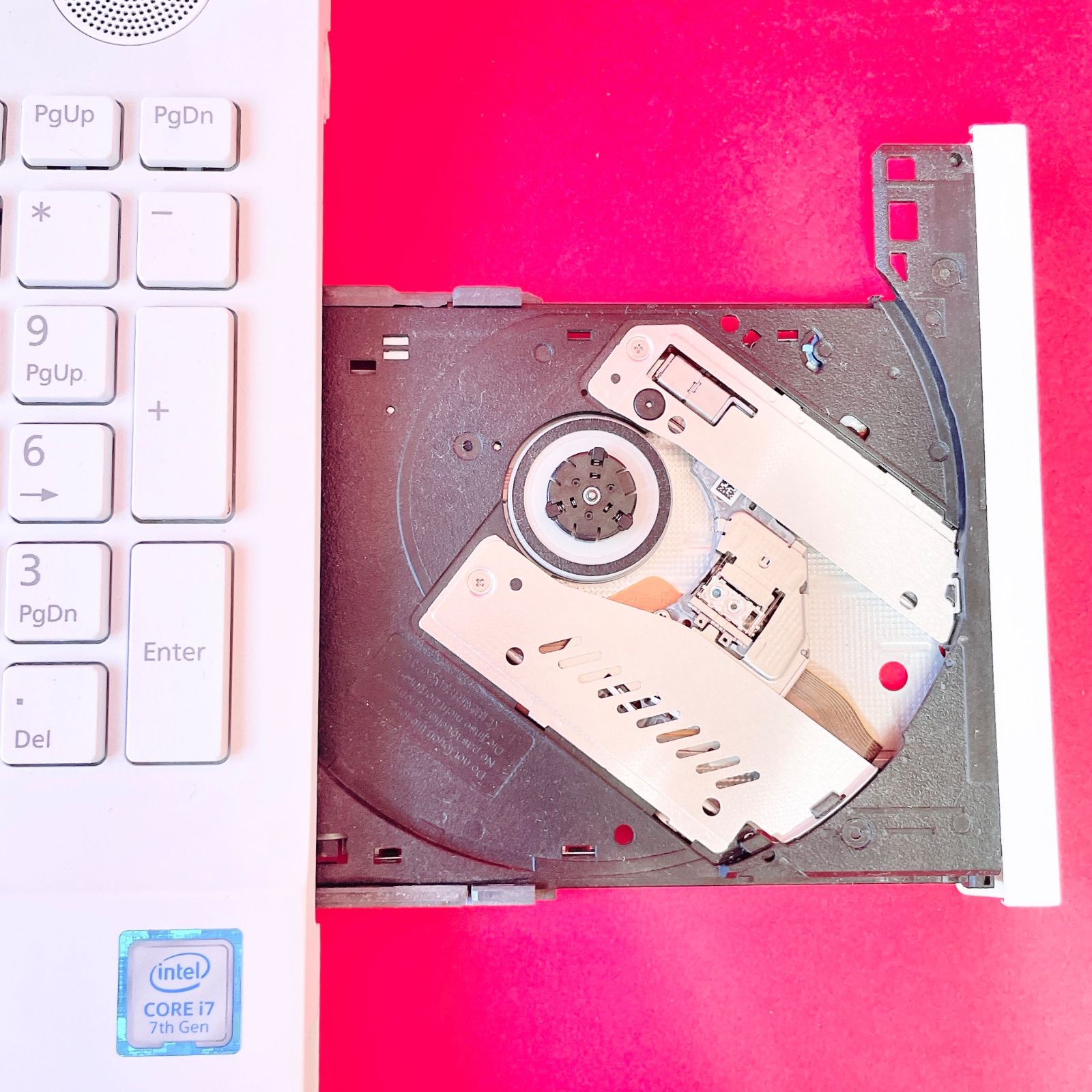 バッテリー良好❣️Corei7✨️可愛い白ノートパソコン✨️Windows11