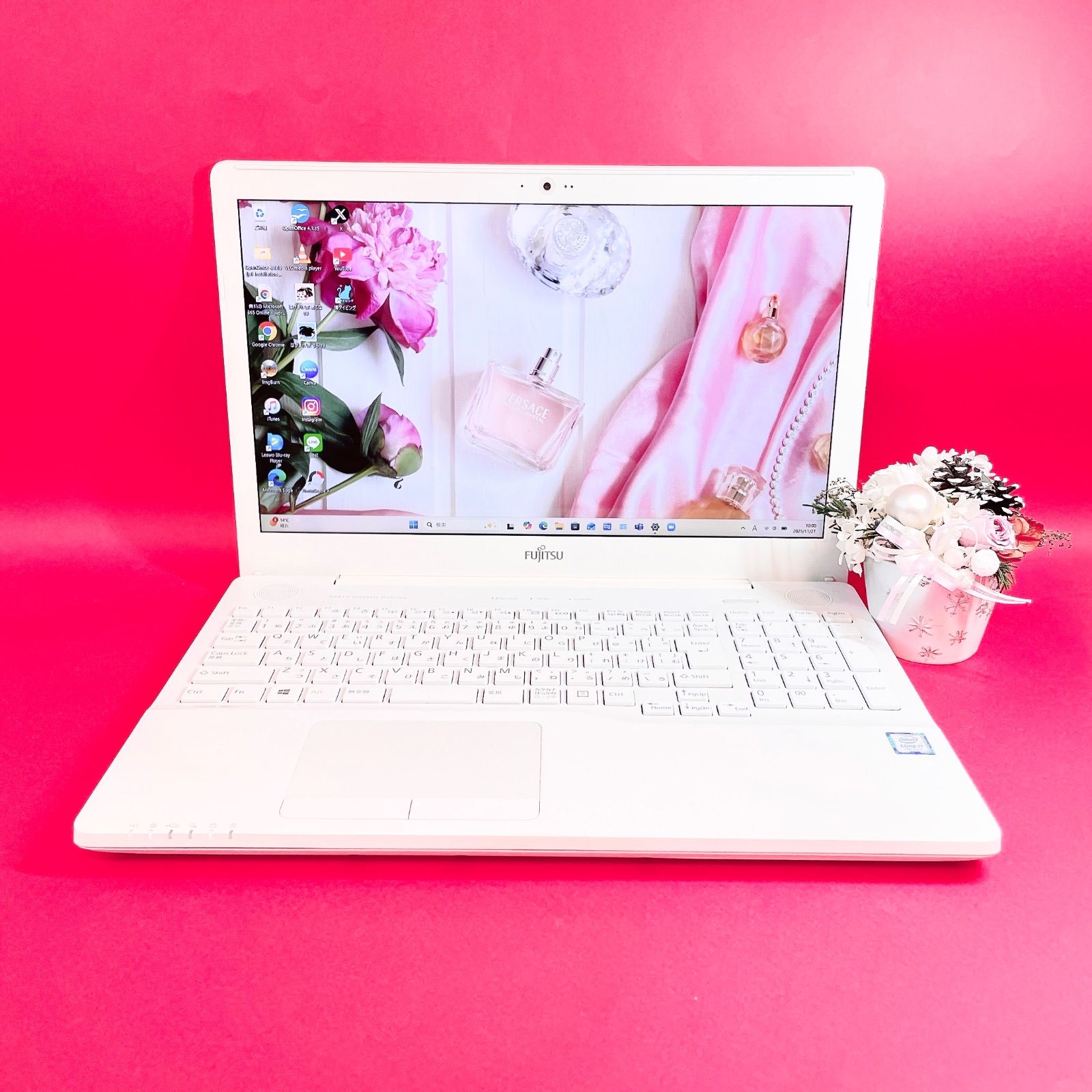 動作良好❣️Corei7✨️白ノートパソコンSSDカメラ付きWindows11事務に バッテリー良好❣️Corei7✨️可愛い白ノートパソコン✨️Windows11