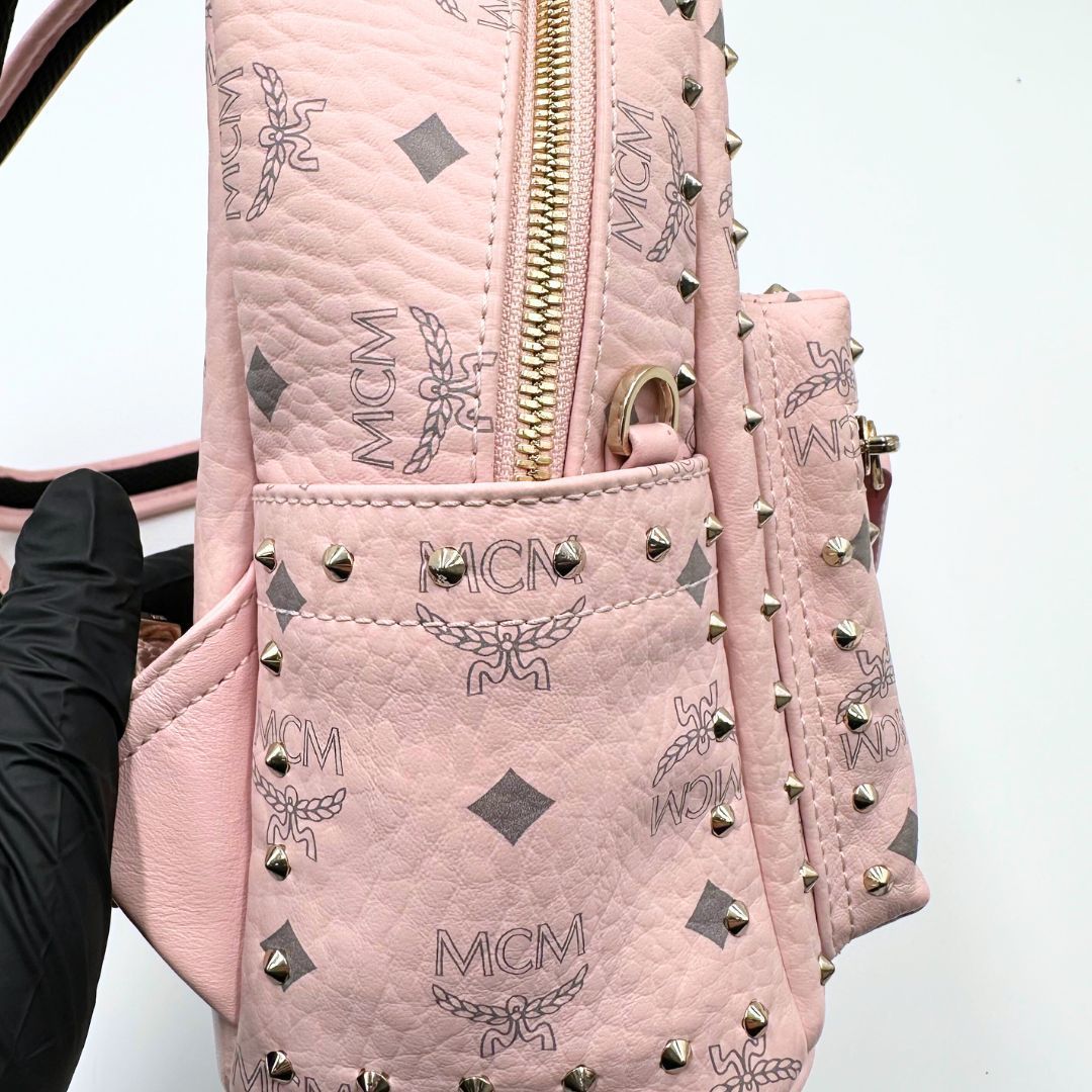 MCM リュック　ピンク　地雷　ヴィセトス柄　レザー　スタッズ 廃盤品 MCM リュック ヴィセトス スタッズ 地雷 Mサイズ レザー ピンク