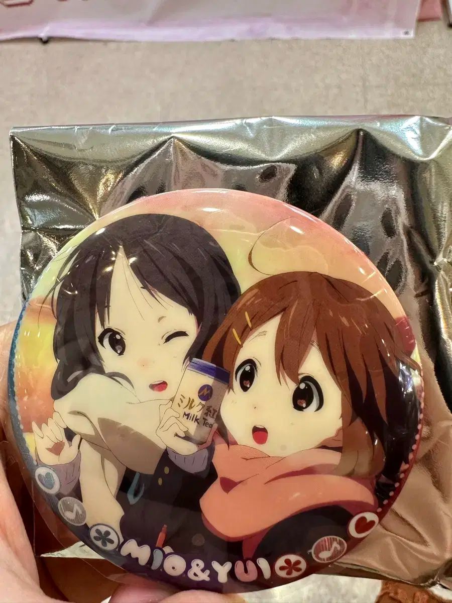 けいおん！ 秋山 澪 & ゆい 缶バッジ - メルカリ