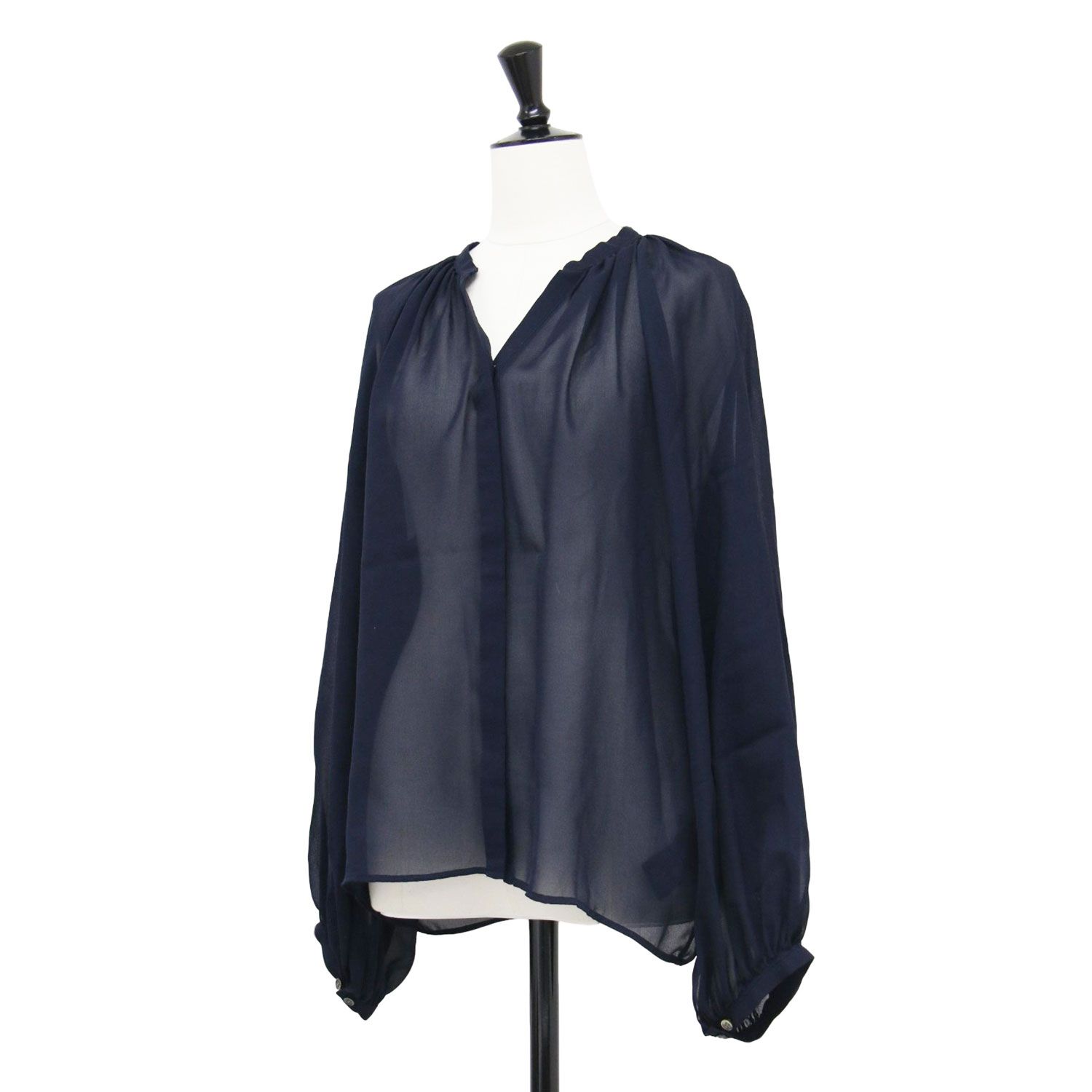 IENA イエナ ブラウス ネイビー 紺 サイズ:FREE | 25春夏 シアー ジョーゼット ギャザー ブラウス / シャツ | 長袖 ラグラン キーネック ワイド | 日本製 | トップス【レディース】【中古】【K4641】 IENA イエナ ブラウス ネイビー 紺 サイズ:FREE | 25春夏 シアー