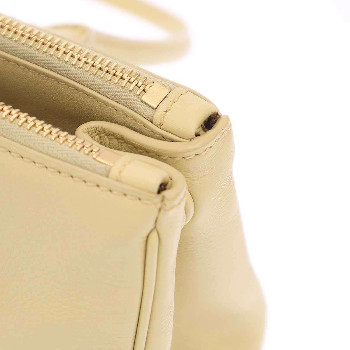 PRADA プラダ Galleria Bag Medium ガレリア ミディアム レザーショルダーバッグ  イエロー - Prada Galleria Medium Leather Bag - Yellow | Editorialist