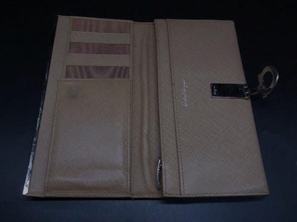 Salvatore Ferragamo フェラガモ ガンチーニ レザー 二つ折り 長財布